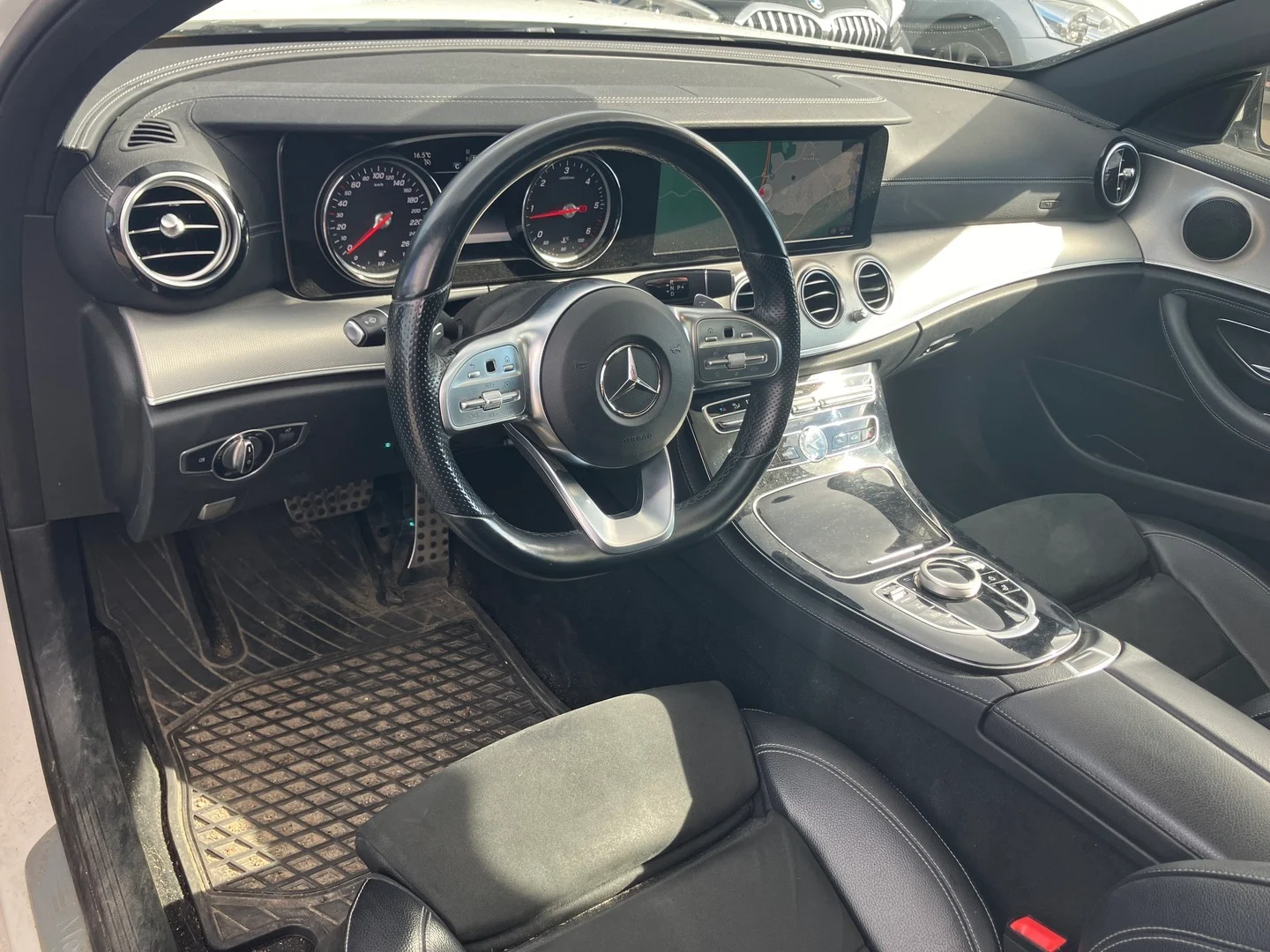 Car Image - 2BnhvIrReUgFO29p92IZ42