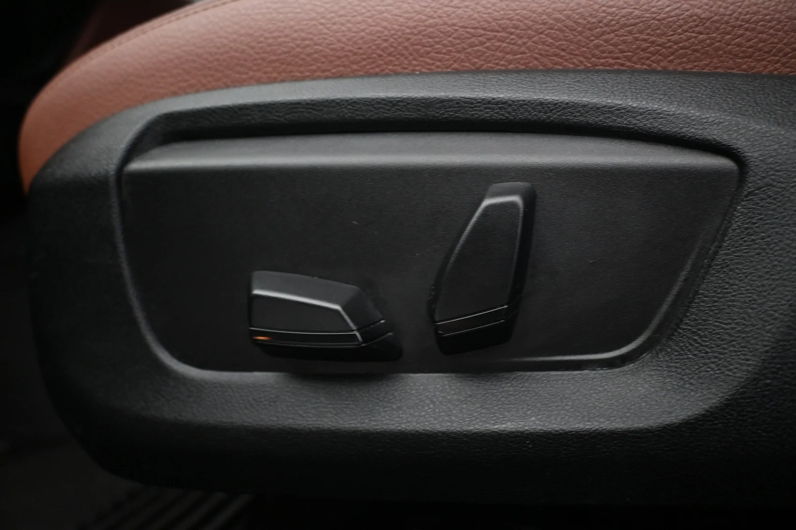 Car Image - Ths9JG3BmWcgAyHikRErh