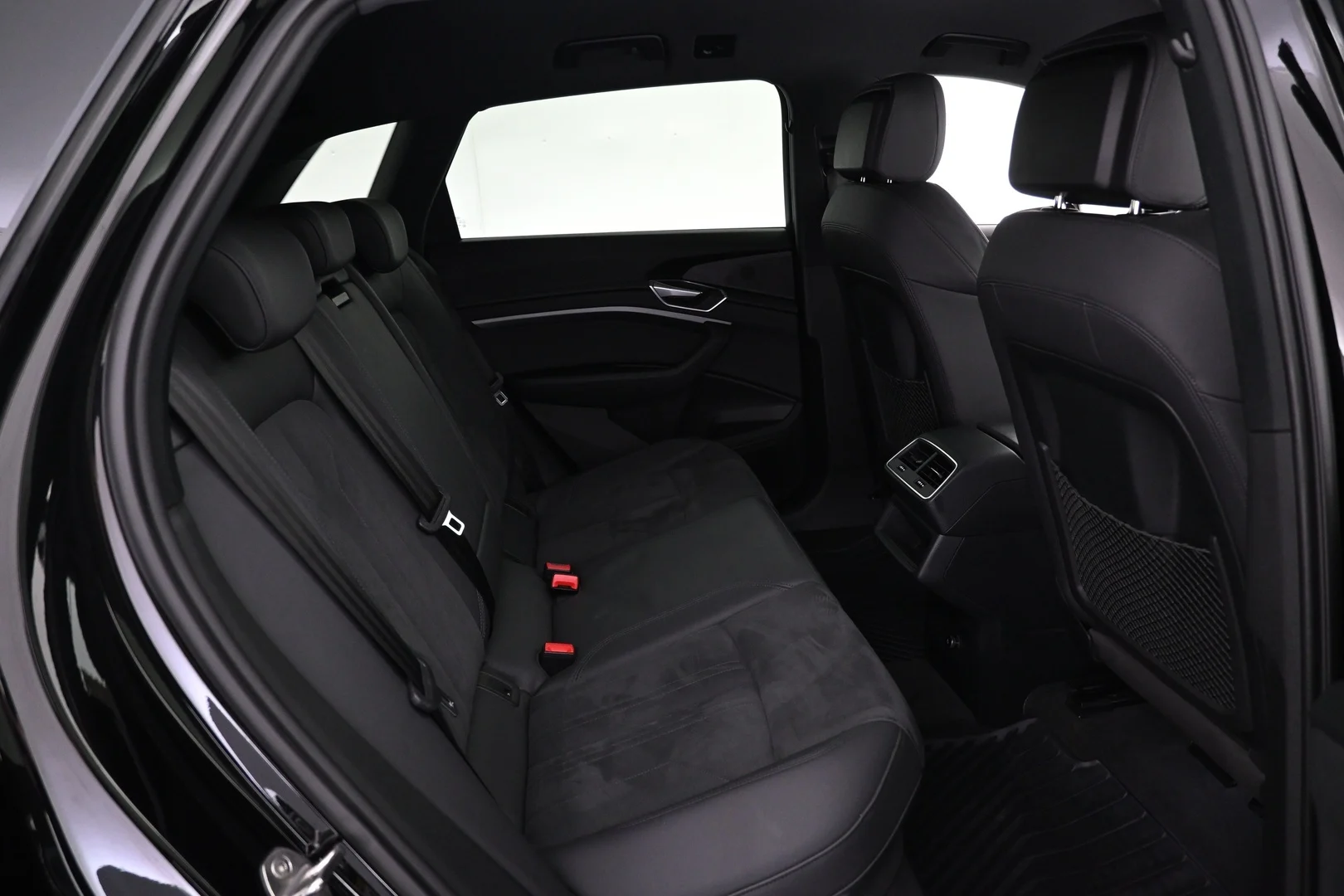 Car Image - 4y7MFHlHQiNX3nUFhfH0dl