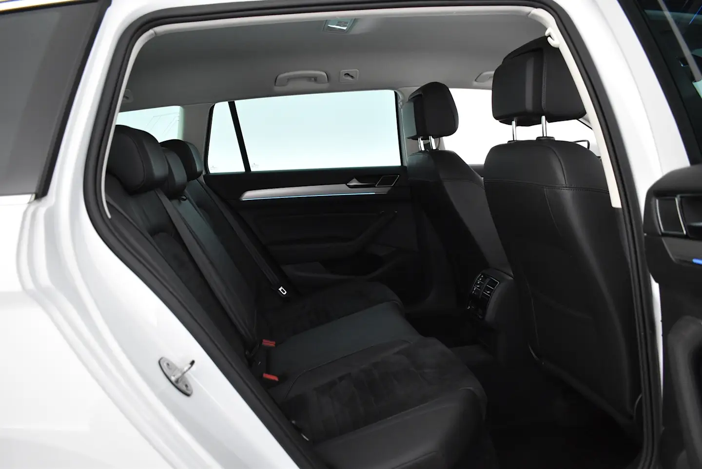 Car Image - CBLQ5gAoPwpCgIDHMj8a9