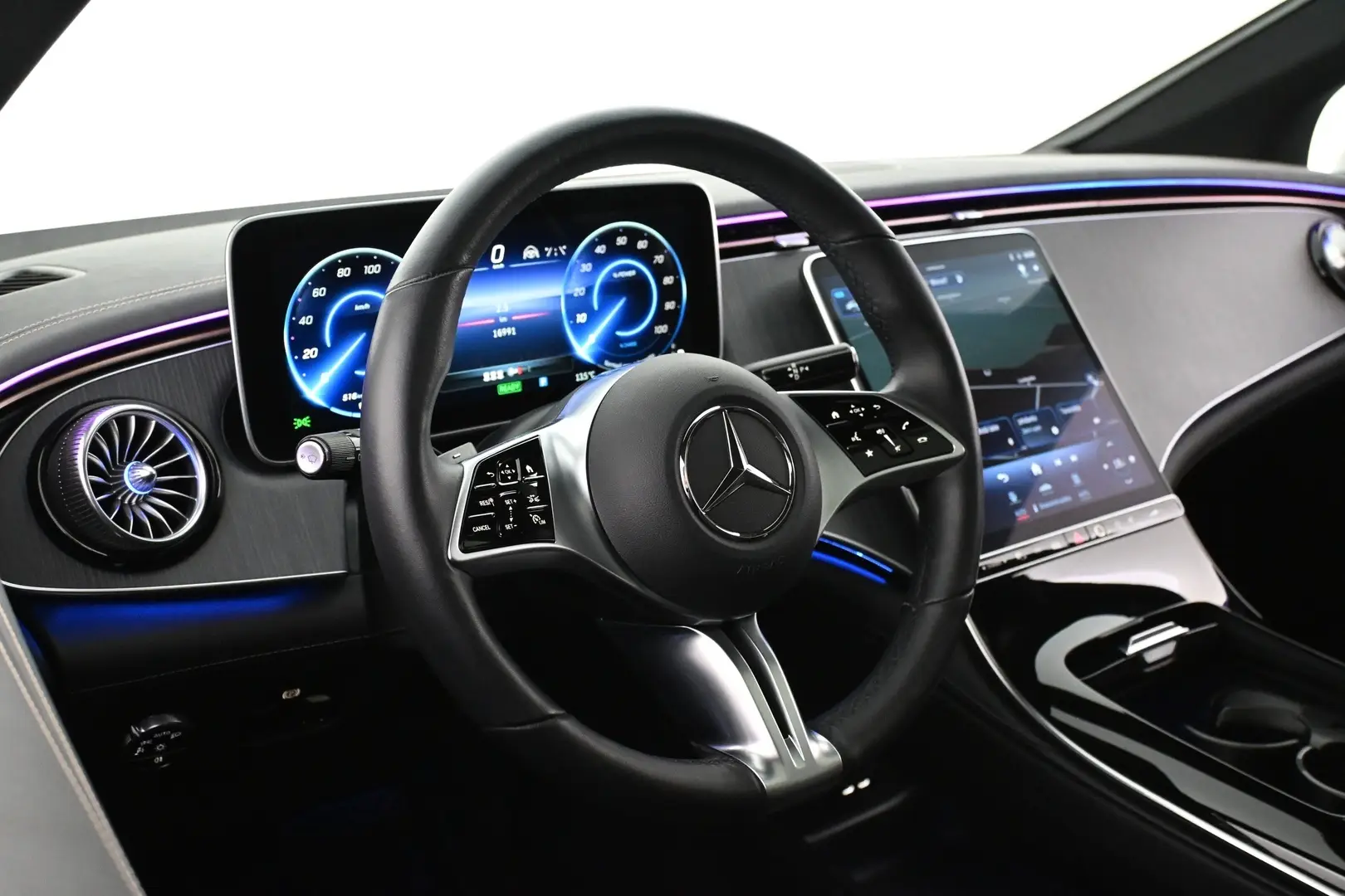 Car Image - 4qCFsJLHEQYdMk4gBM8ISd