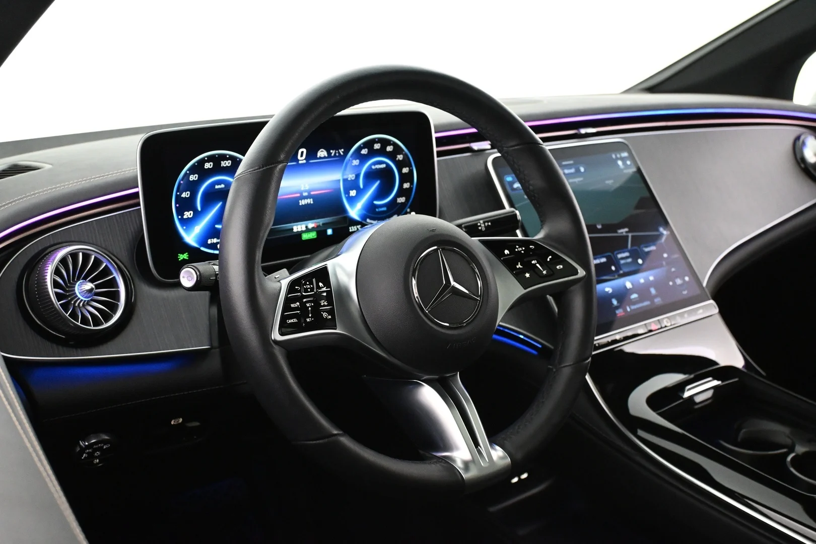 Car Image - 4qCFsJLHEQYdMk4gBM8ISd