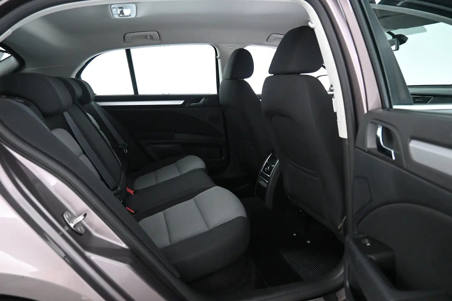 Car Image - 10D70mLS8qKi1WaRy1aI5M