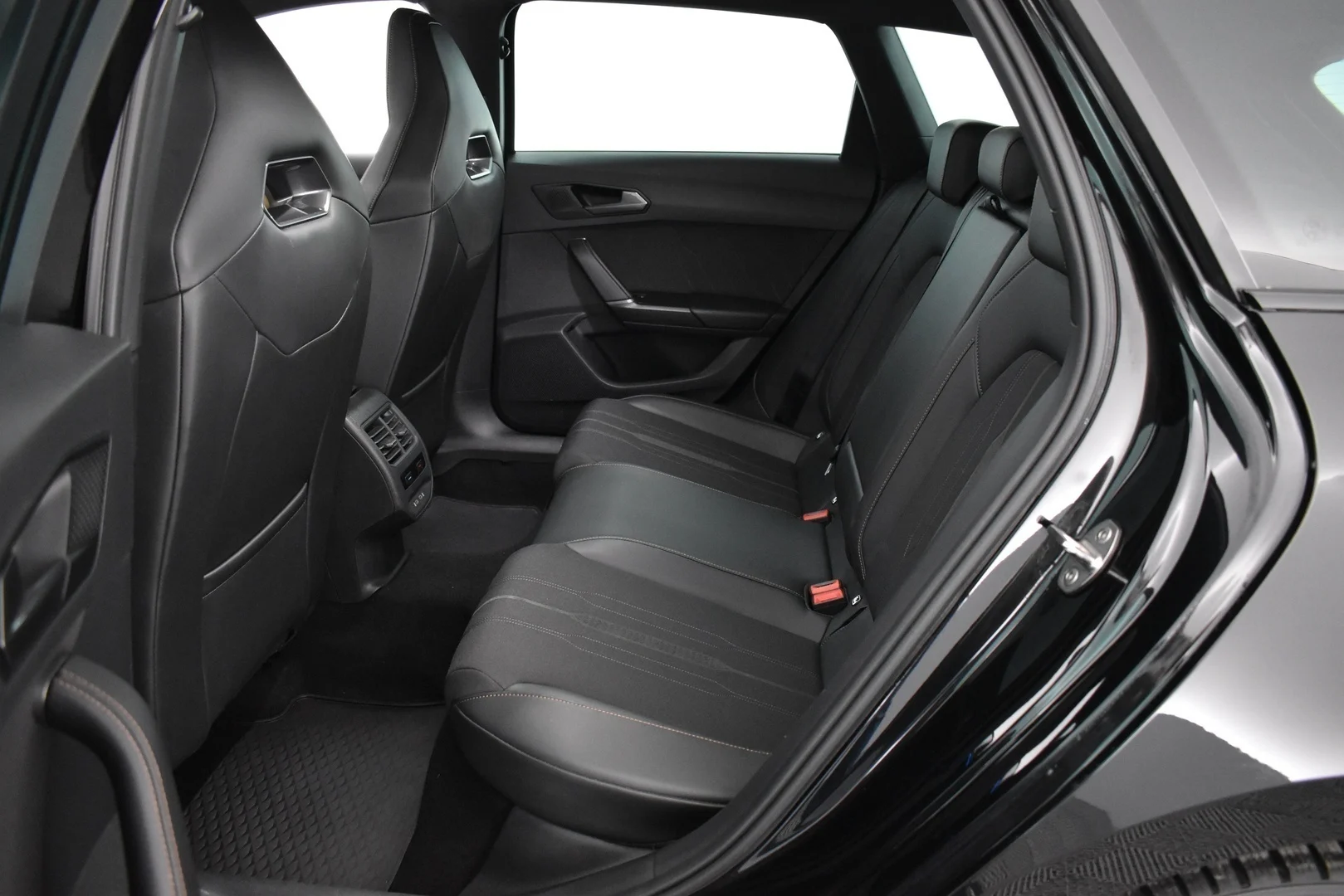 Car Image - 1ZKyfAHMbd4qxNb7hLxWYu