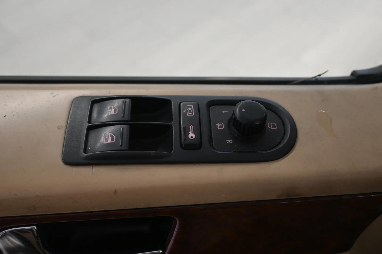 Car Image - 7LkwnFZUt6aSvB44ZIvJX5