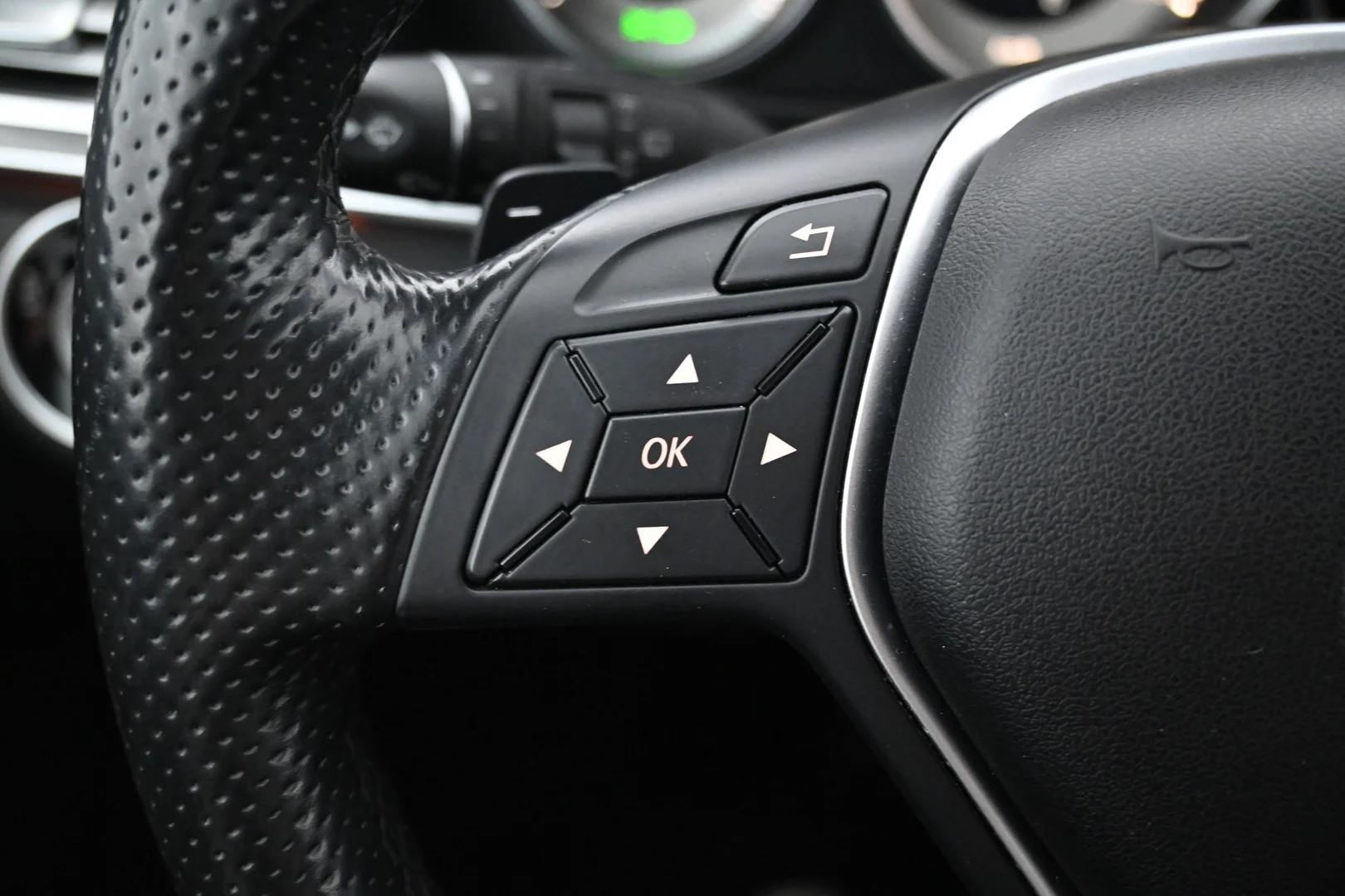 Car Image - 4c2tDA5UR5fNpB7rXiVJtK