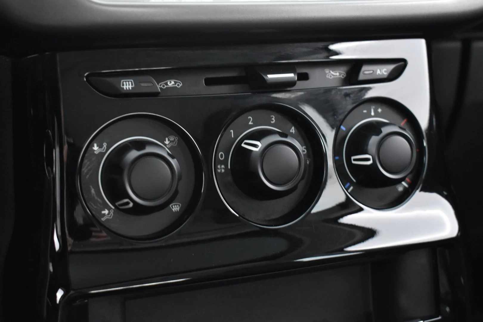 Car Image - 7wF0M4WFVM83BIVO219Uye