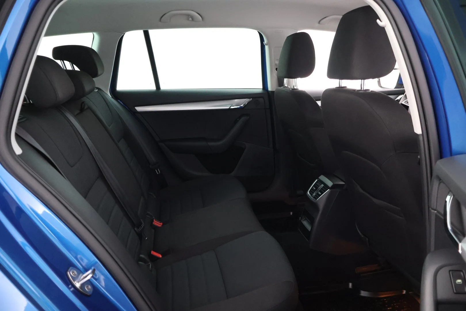 Car Image - 6Lm6AhTGhhcbybnQITl4iu