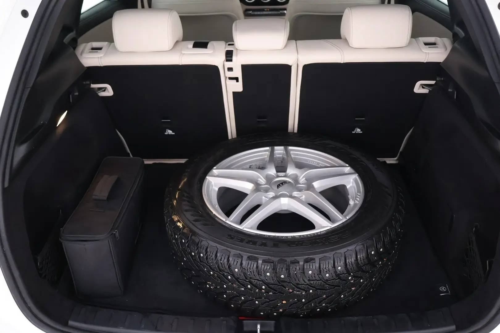 Car Image - 30gPjhBa4MxeWAivRdTW1z