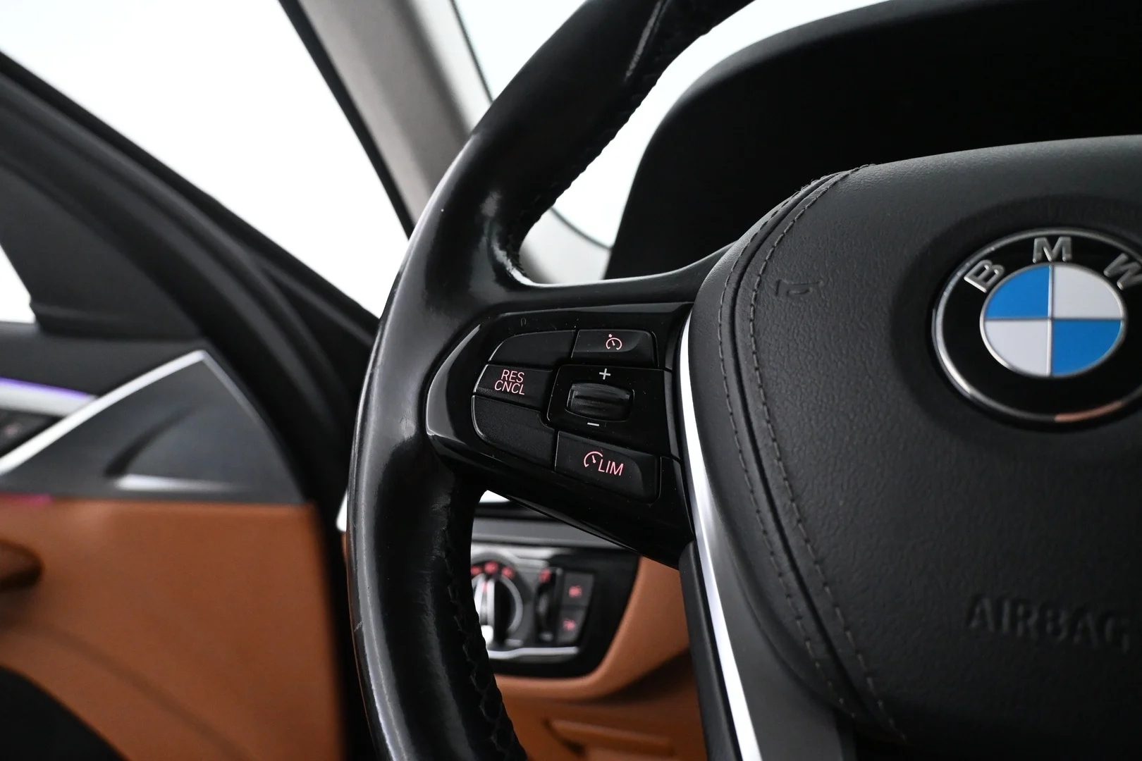 Car Image - 1269UeUG9h8MZwTUeCMWit