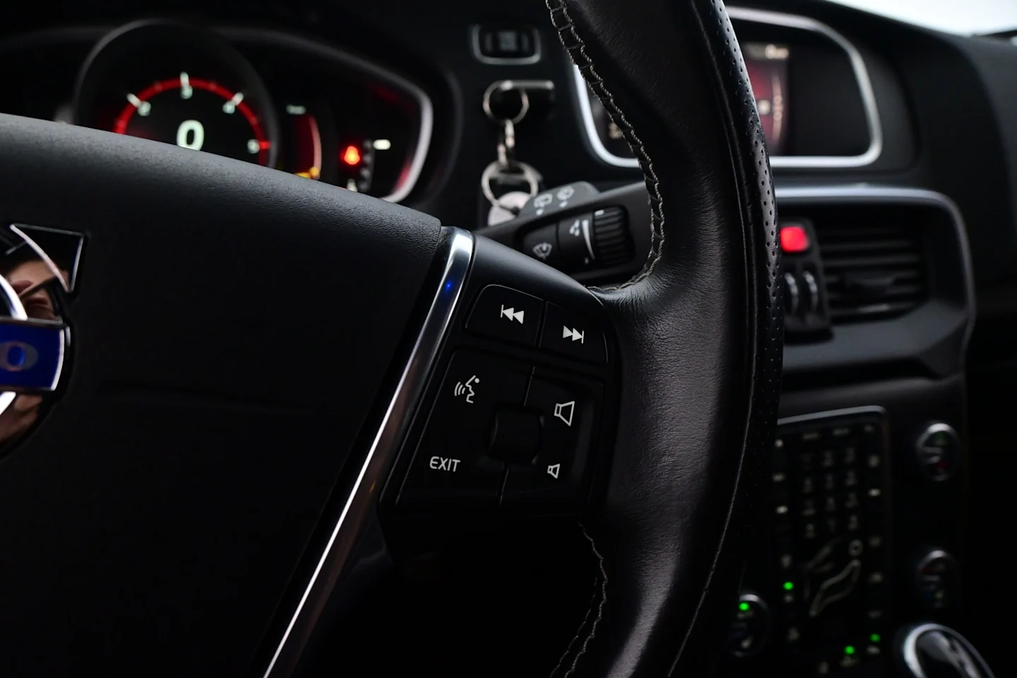 Car Image - vMoqGlXIboTZZpvarE9a3