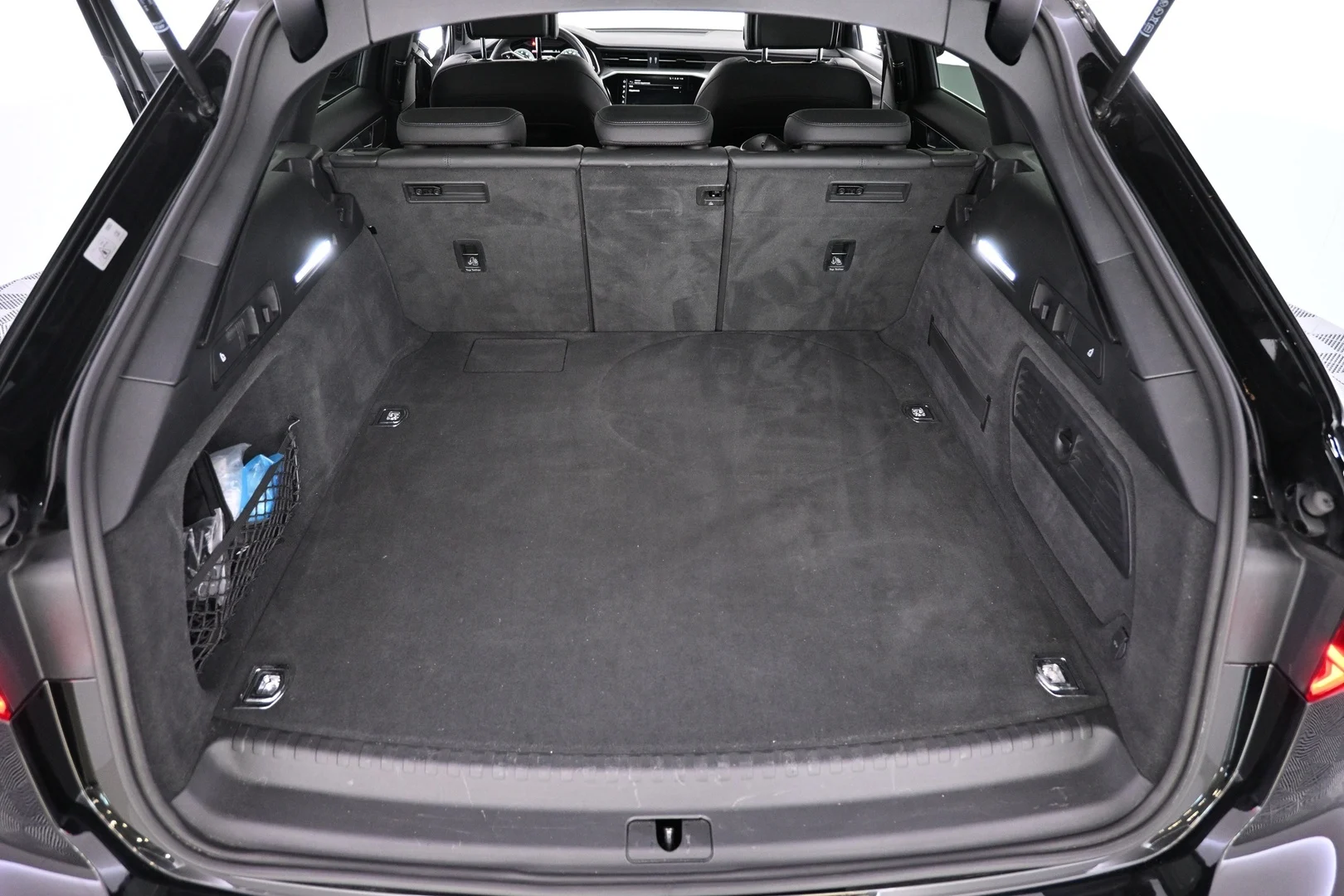 Car Image - 7DGOhM9apQeuMotoH8tM0V