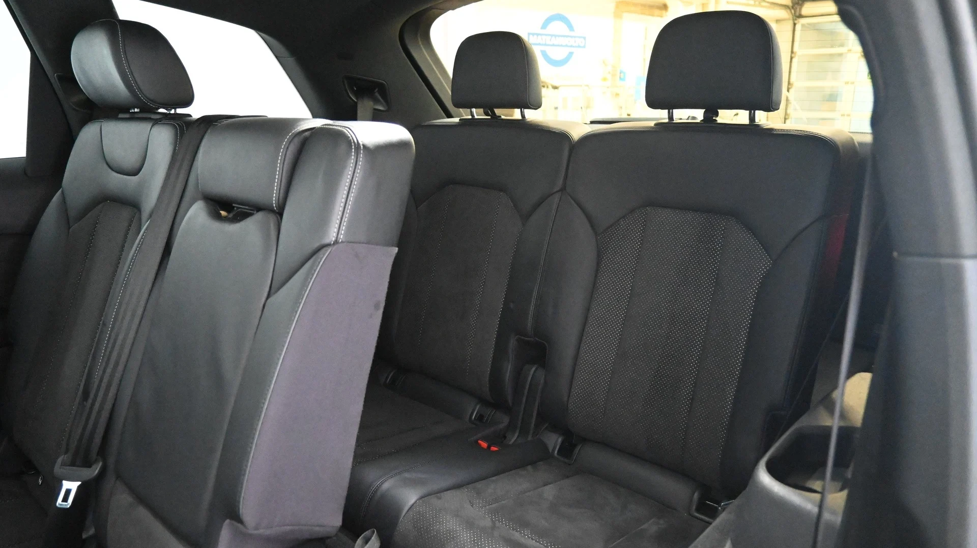 Car Image - 1vLLg5DmZhLua9471nlCyr