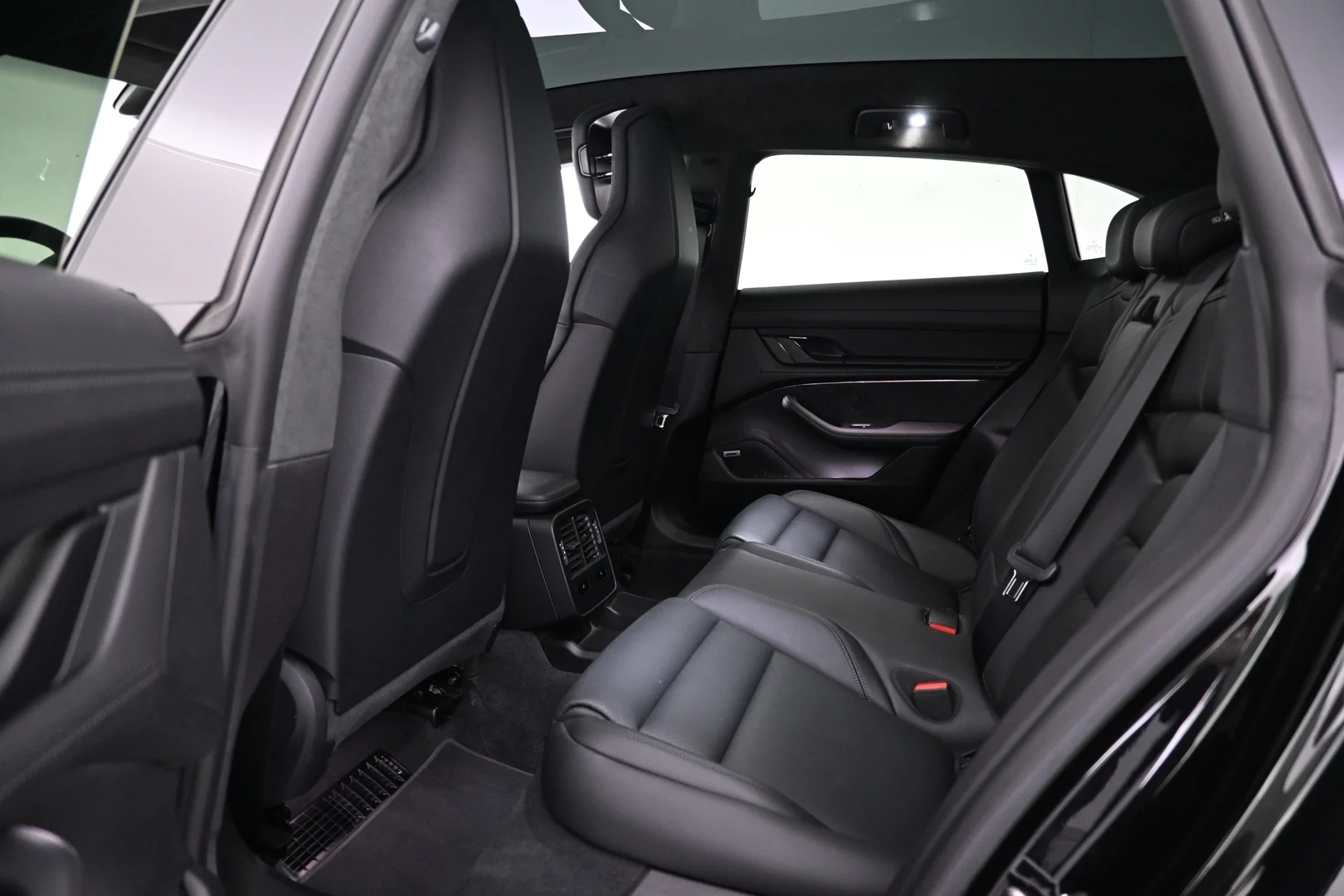Car Image - 3EQv1fPO1BkHX18QO7Goam