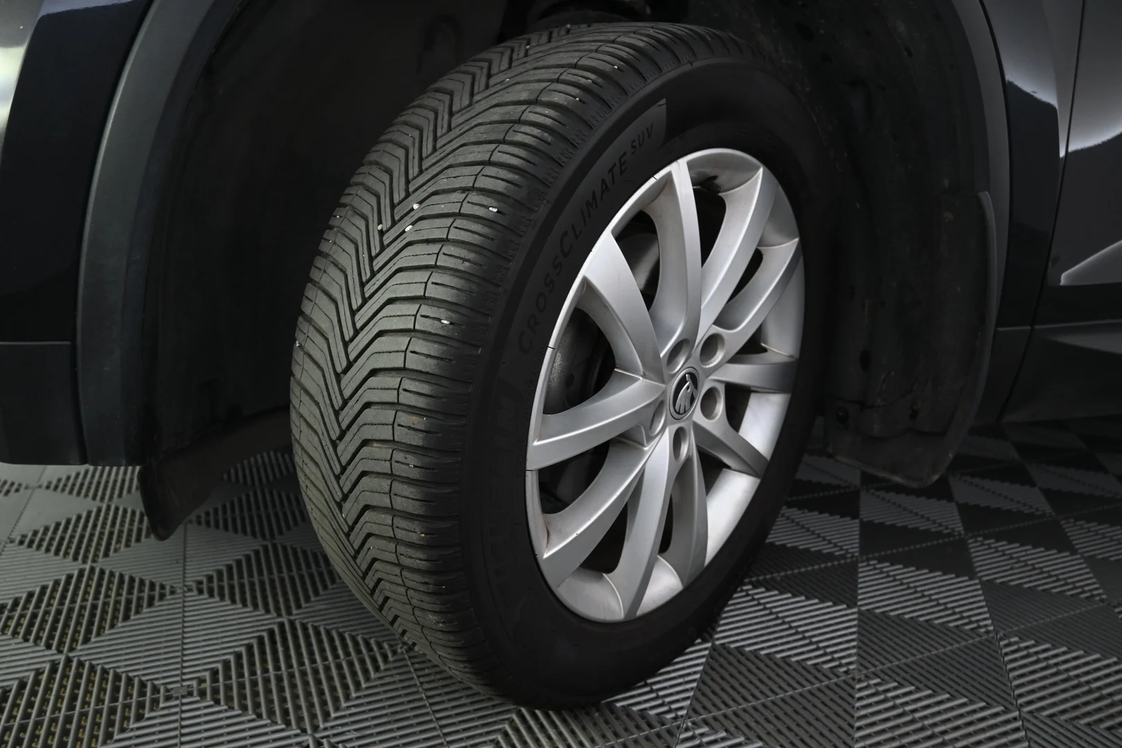 Car Image - 5DtuxscPTD3RSYUuevn1hH