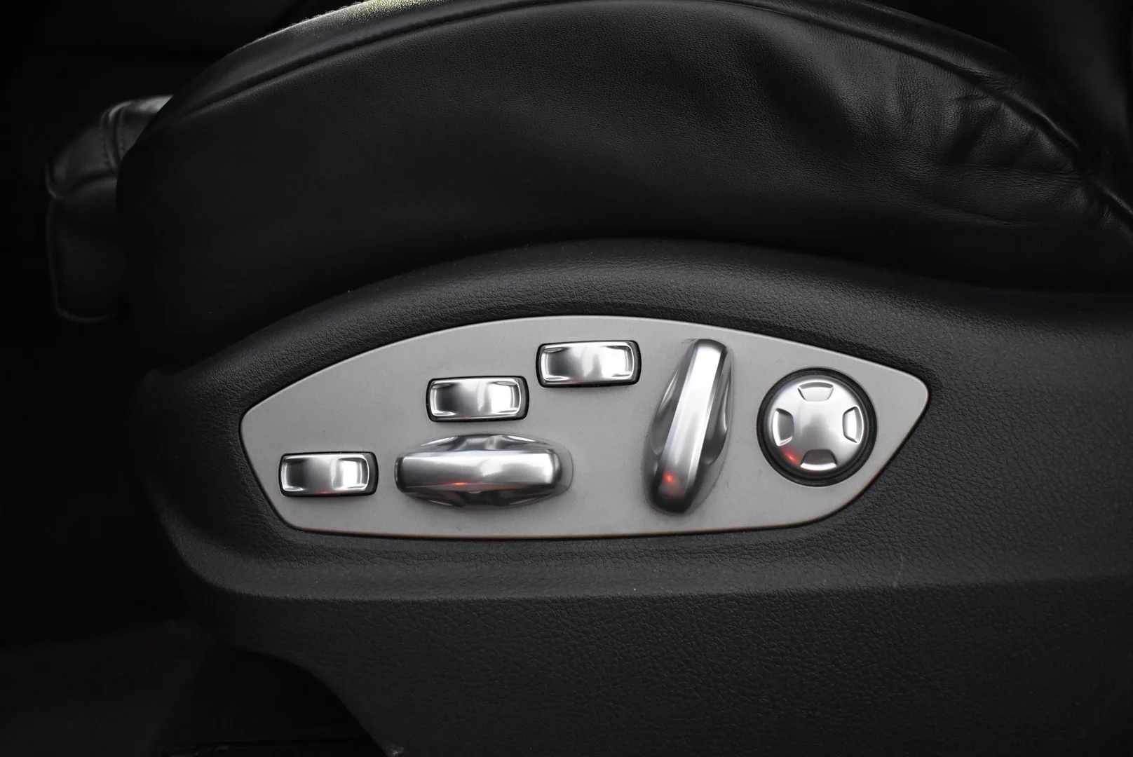 Car Image - 4FcRMq1unO6dHuZE8J4DjC