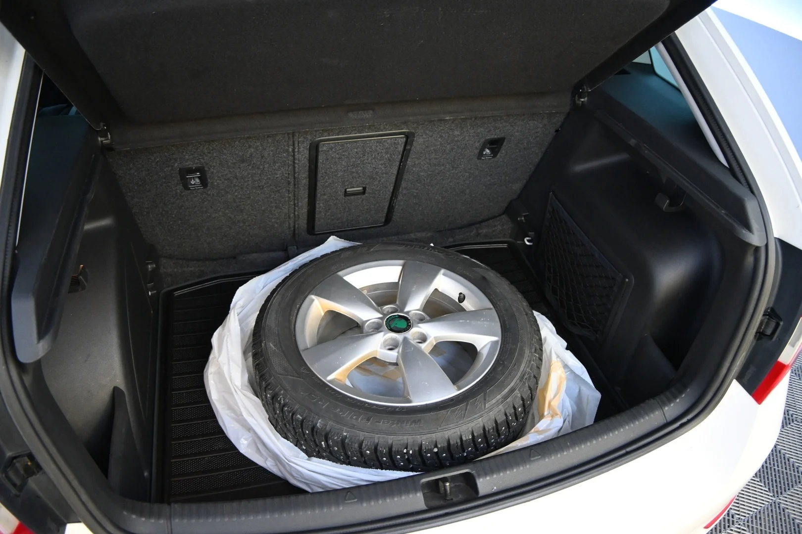 Car Image - 1o69hQArAgyPWRCL6akq2N