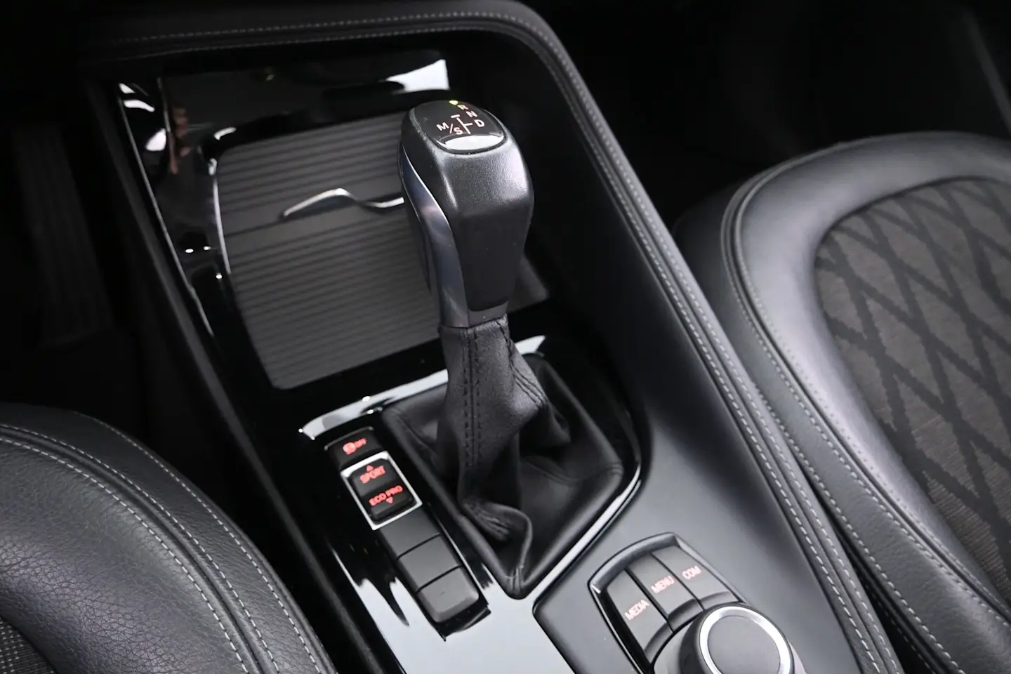 Car Image - 5udx5uuP4a9roQSjRiCfJF