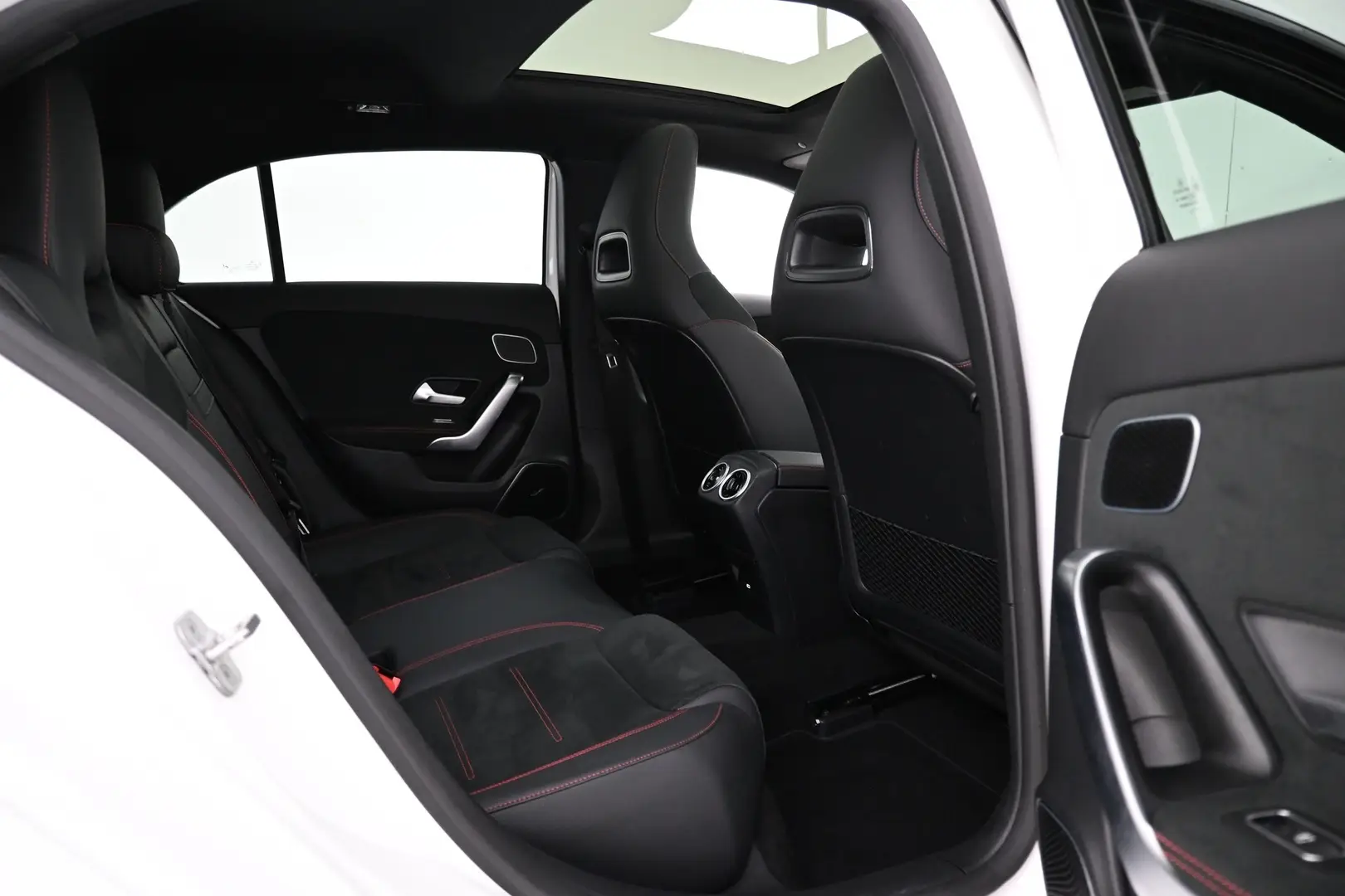 Car Image - 43PQeRfXP39OisKjF8hBln