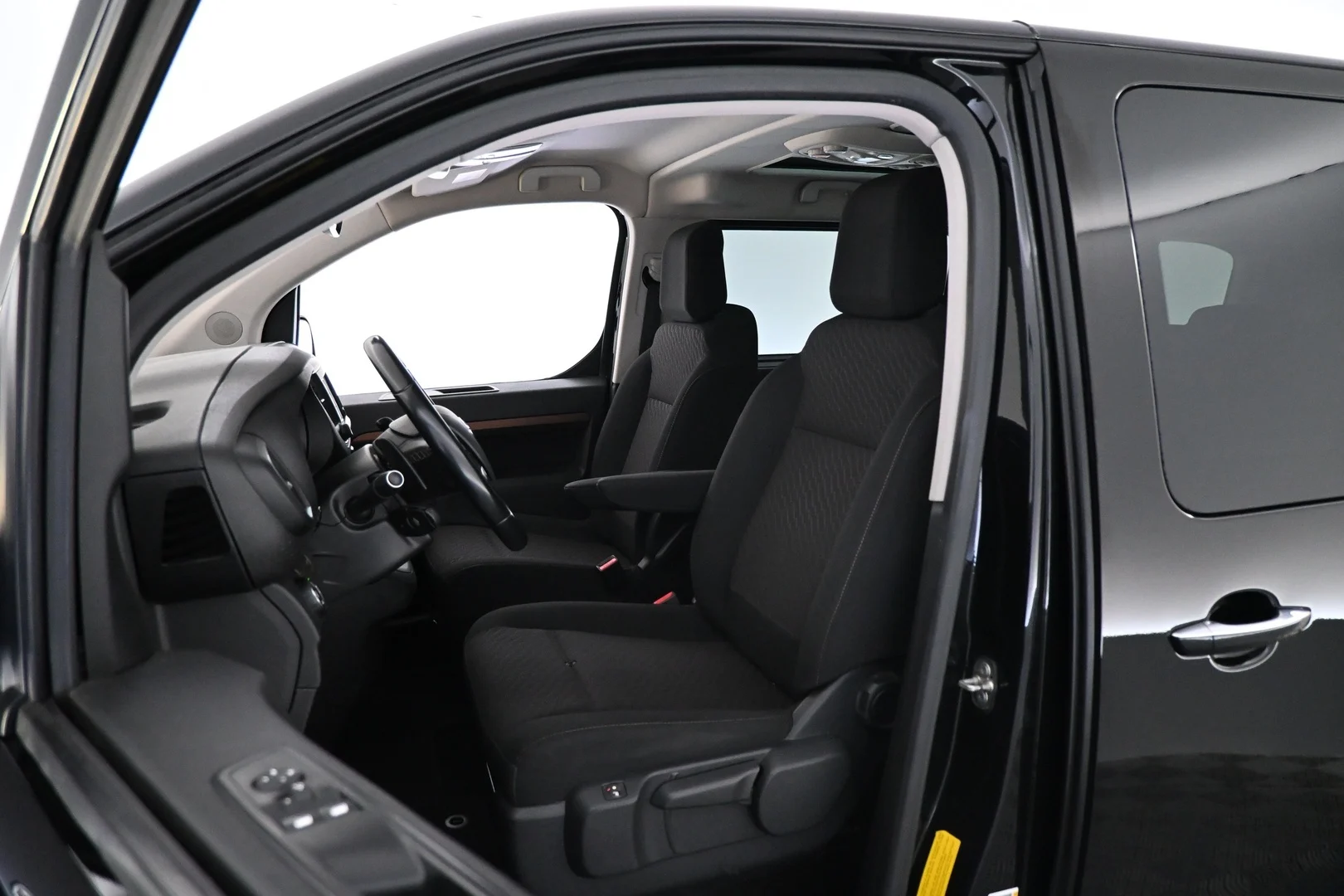 Car Image - 3iaCqEc7MrxJRVo2mOpnrD