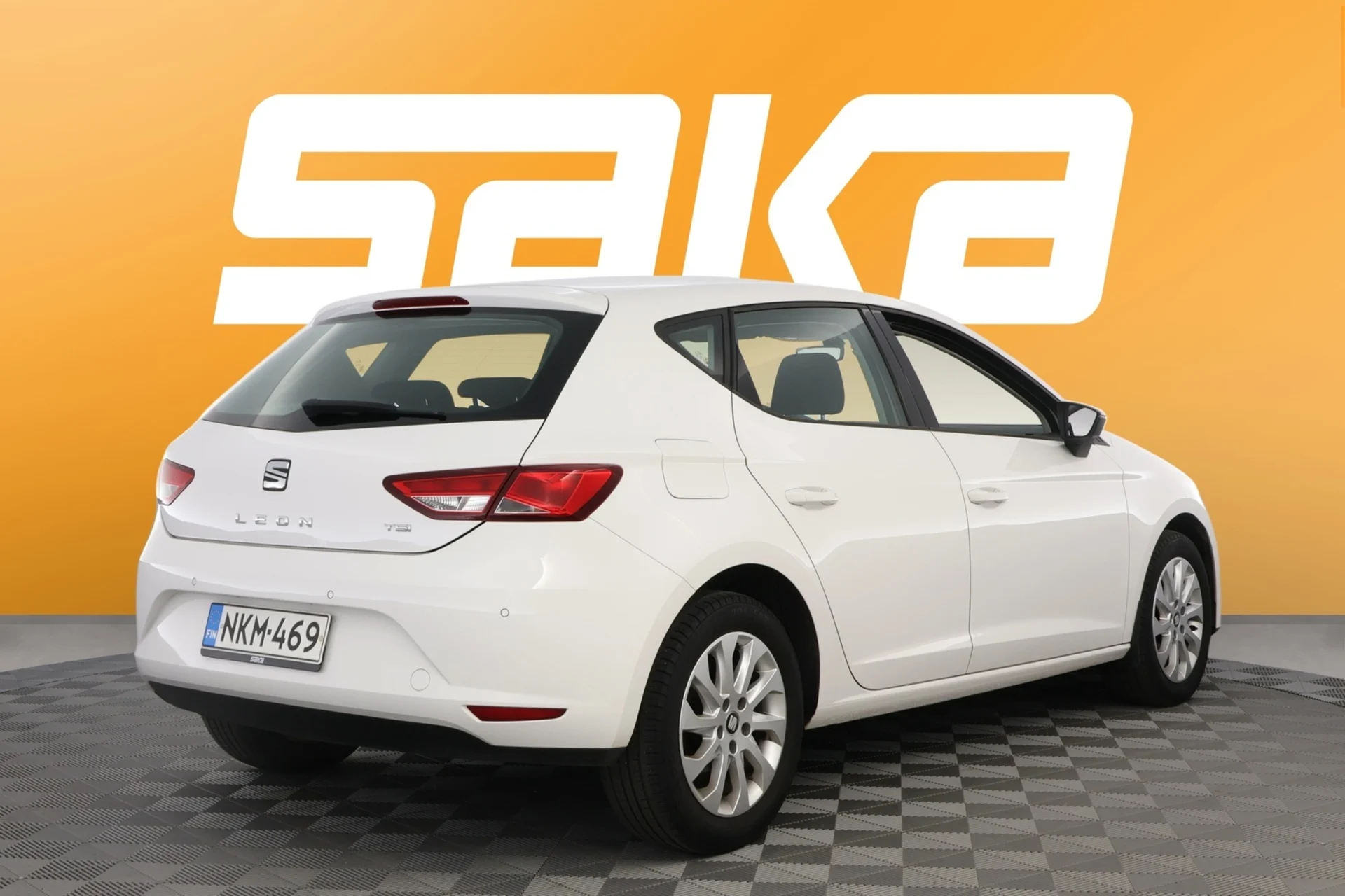 Car Image - 6UvSLDv4VnoxgxUdXFk1hZ