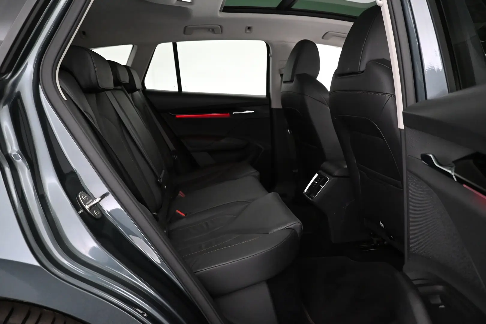 Car Image - WlxHXHQko6brDBpVBI7vg