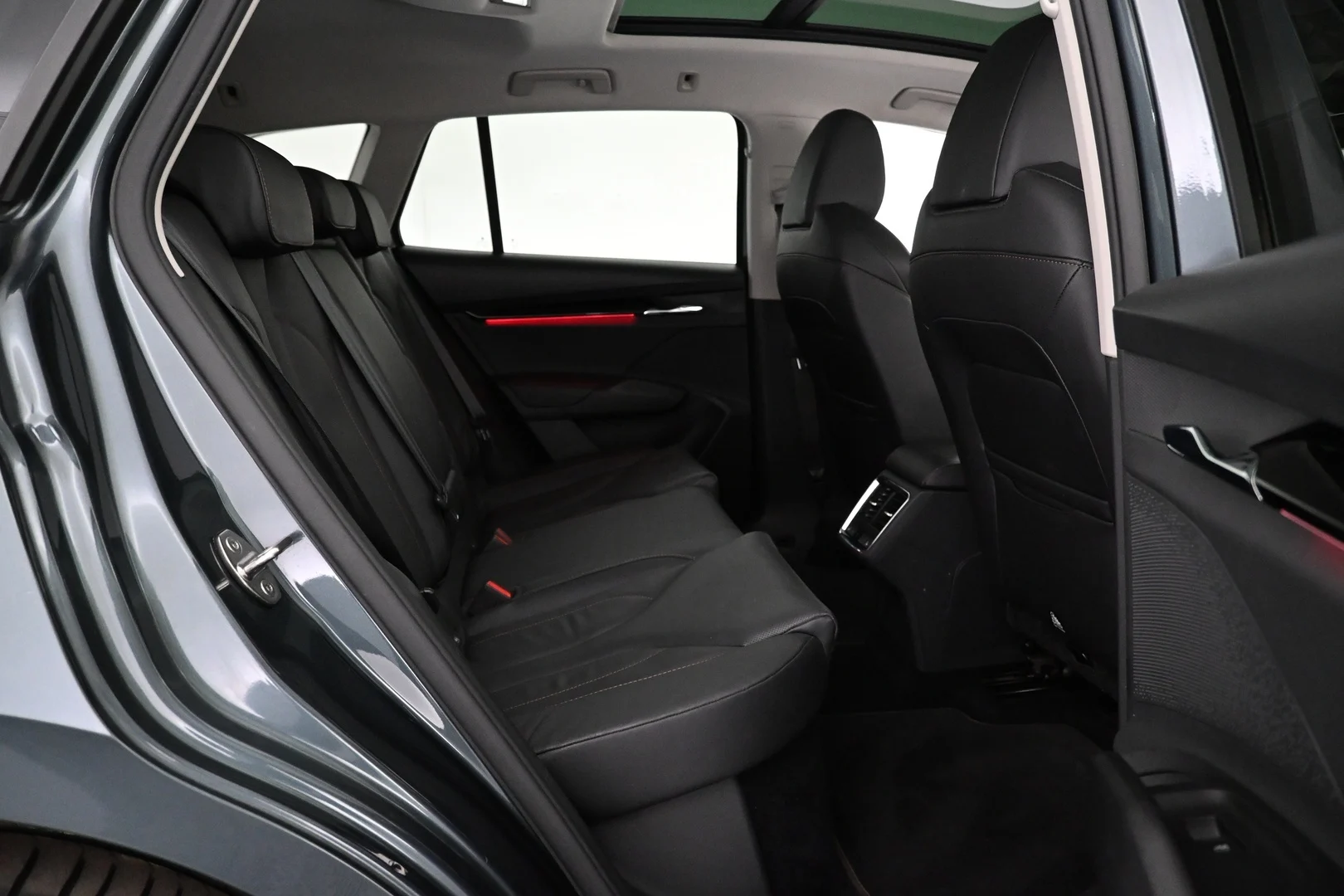 Car Image - WlxHXHQko6brDBpVBI7vg
