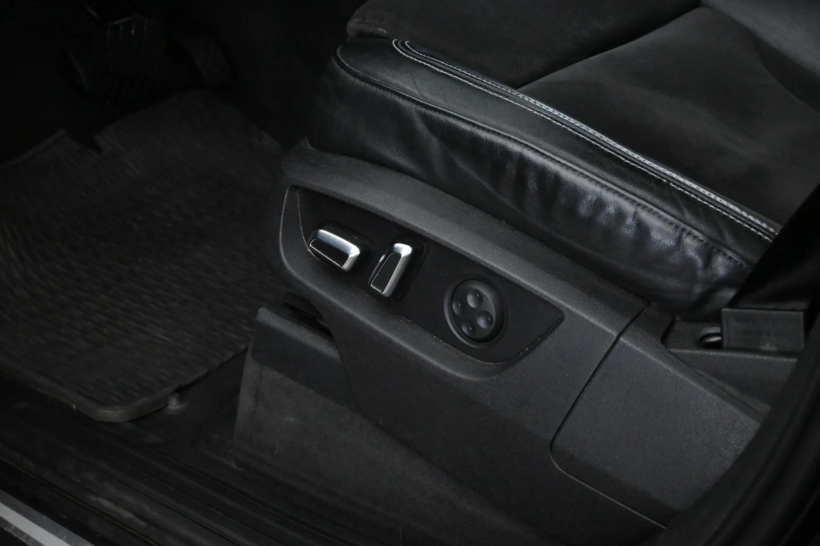 Car Image - 36KJjv3ftI16k4BrkRz7dI