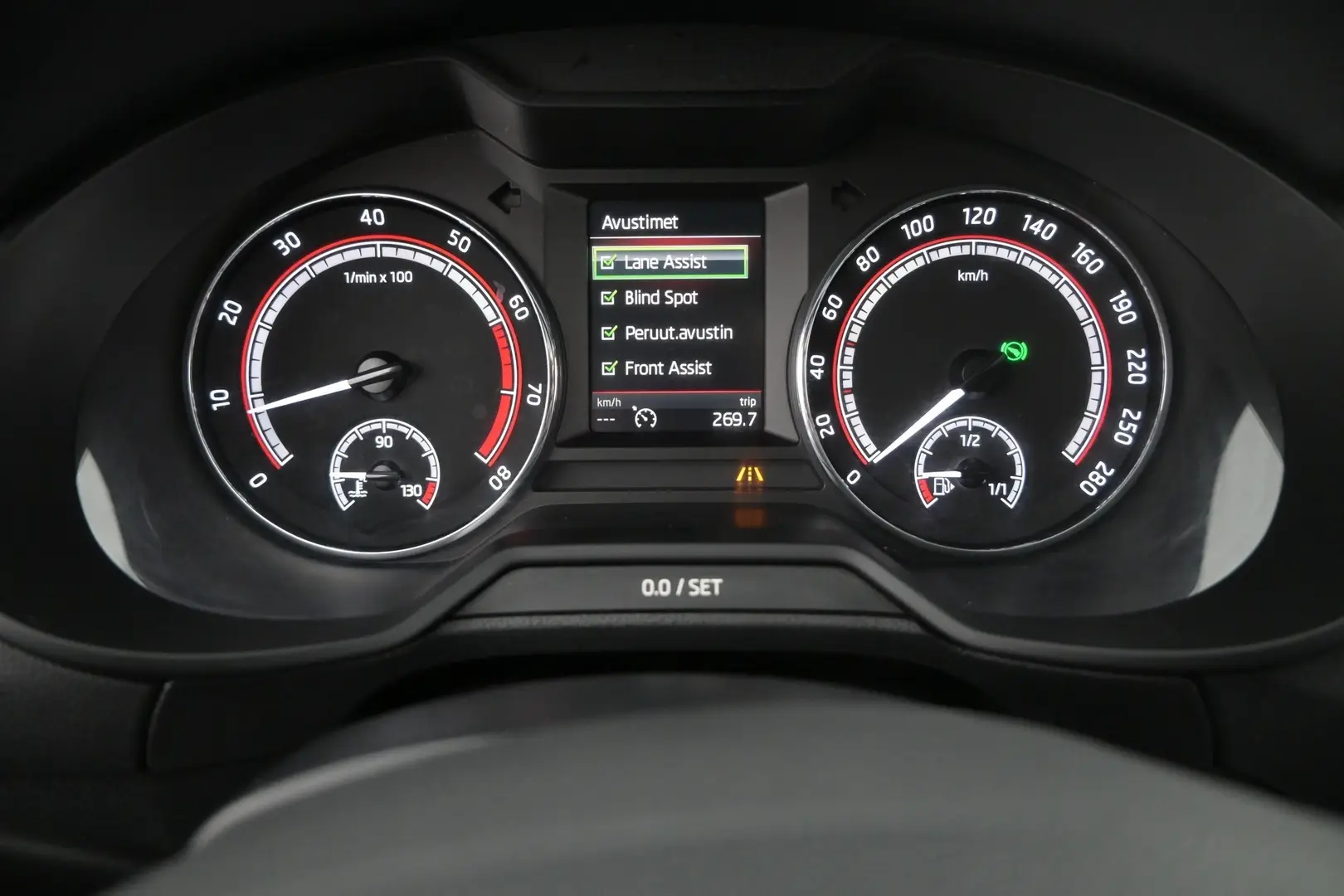 Car Image - 64V3zn5lWc1QItdJFCDJkl