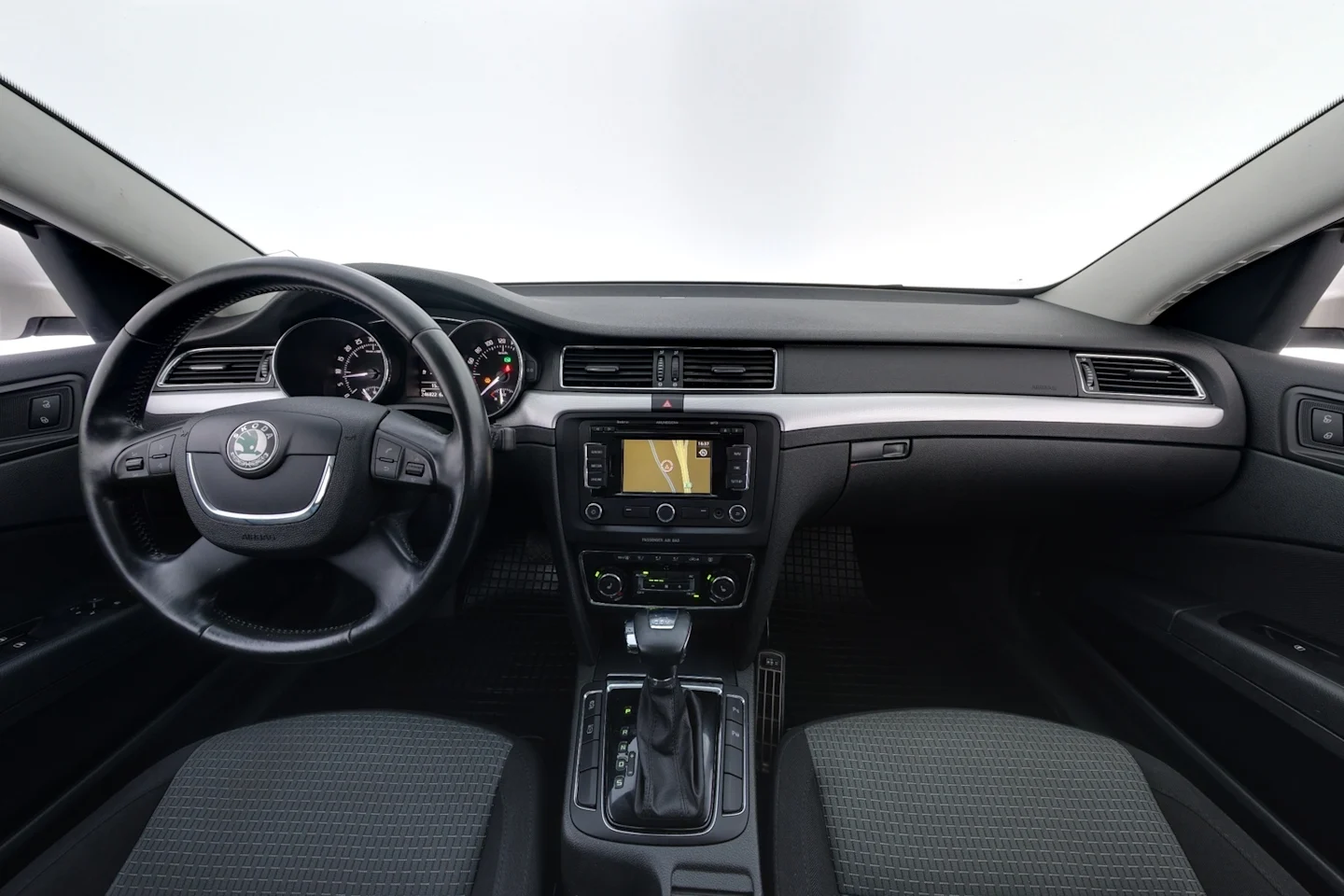 Car Image - 3th09IPSoHXlxBuwXi34r9