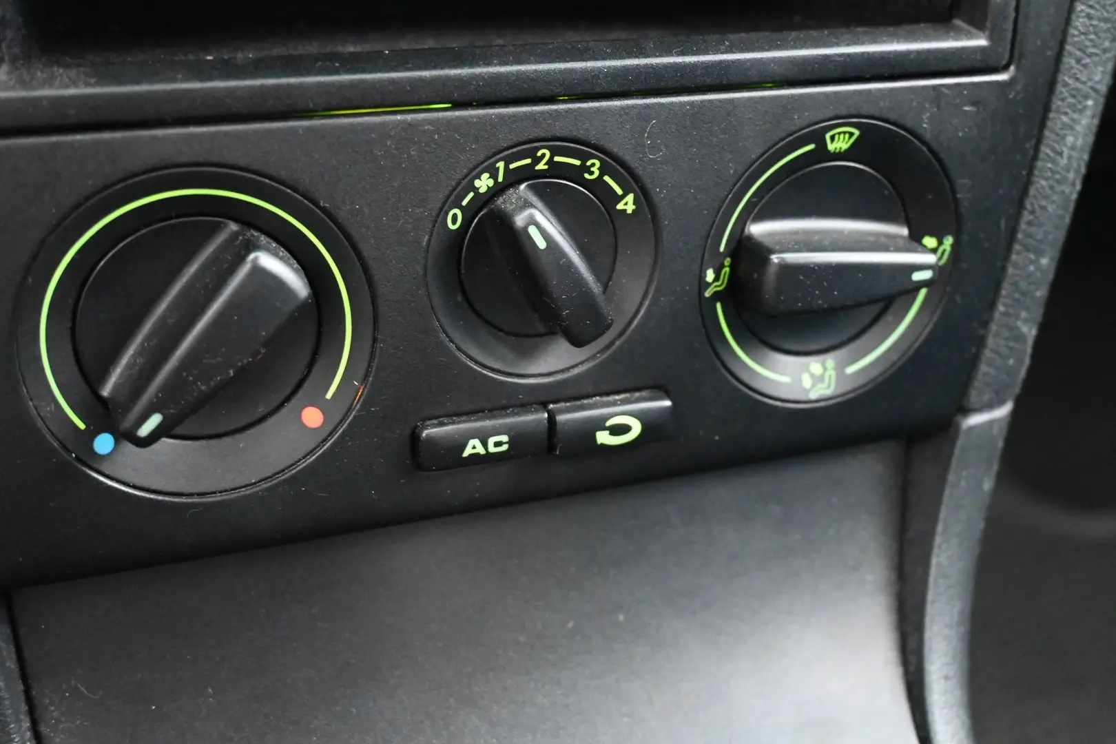 Car Image - 2L0oXsK3APjarkPiTFpnpW