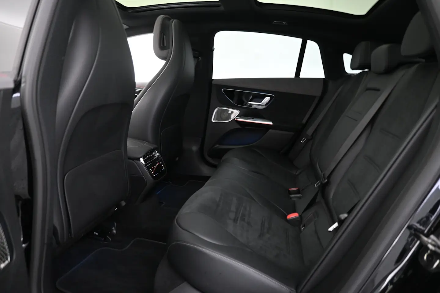 Car Image - YZsvKmSX3B2CfZTeS5uFX