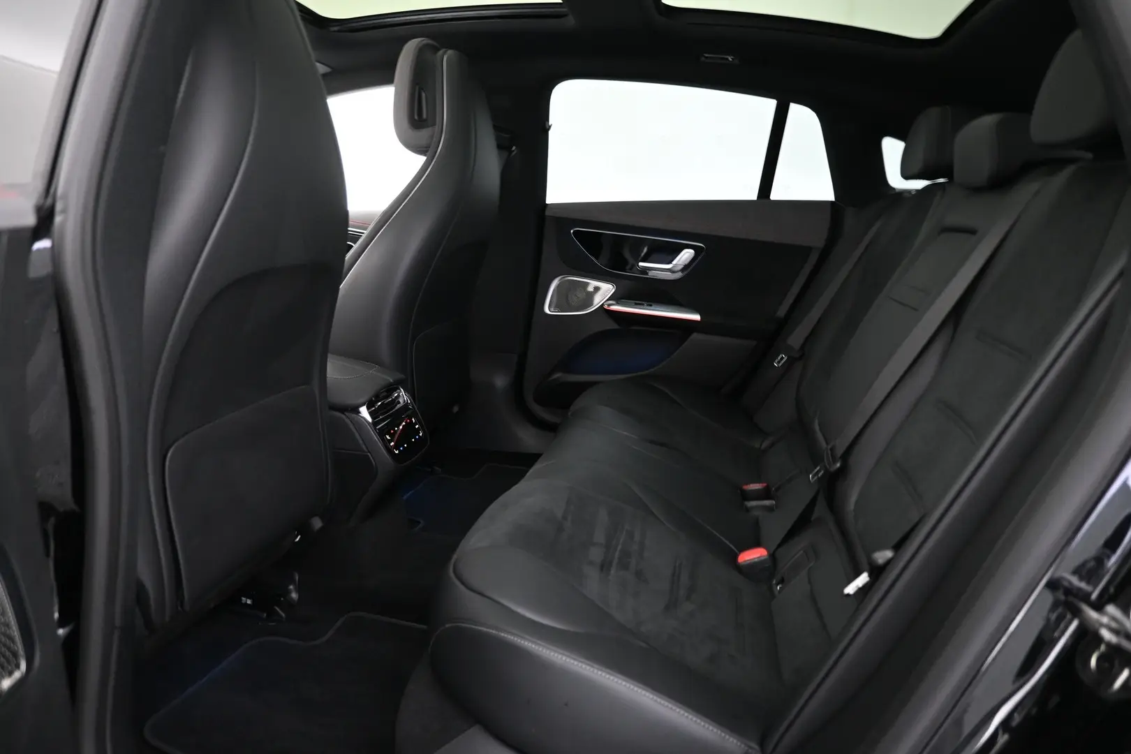 Car Image - YZsvKmSX3B2CfZTeS5uFX
