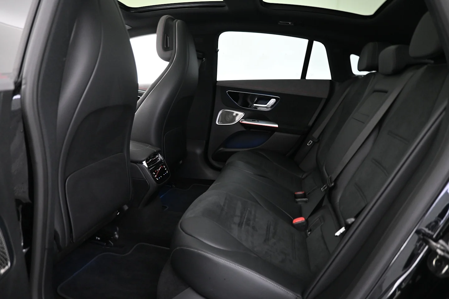 Car Image - YZsvKmSX3B2CfZTeS5uFX