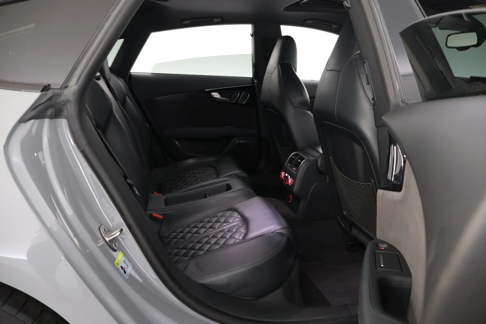 Car Image - 1KIWYy40vI8KJe6lNGoldi