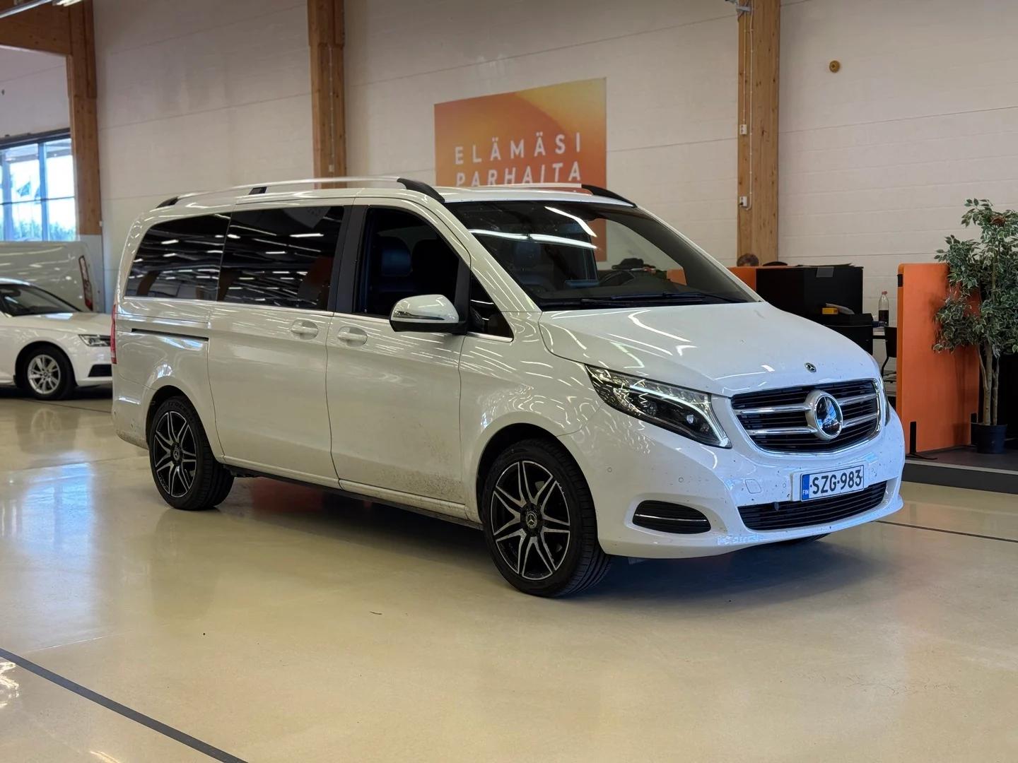 Car Image - 144nNaV4CiQDEqoSKbJnJo