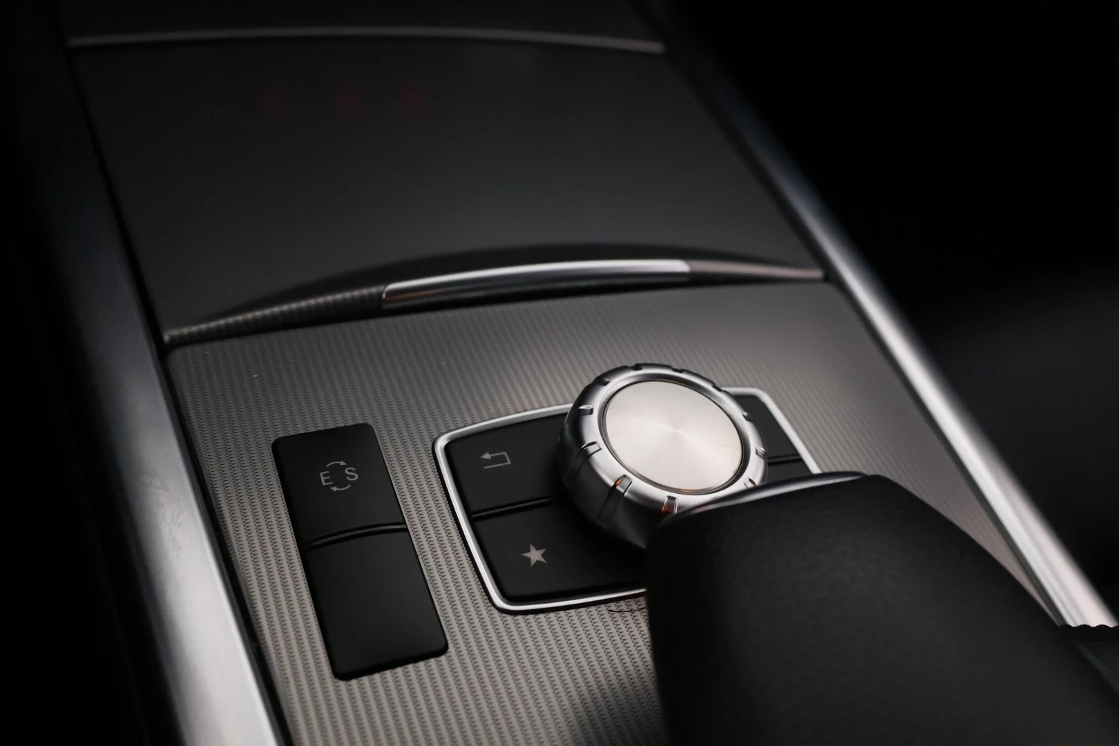 Car Image - 41RYYSKXCSyYAAV9ew97XX