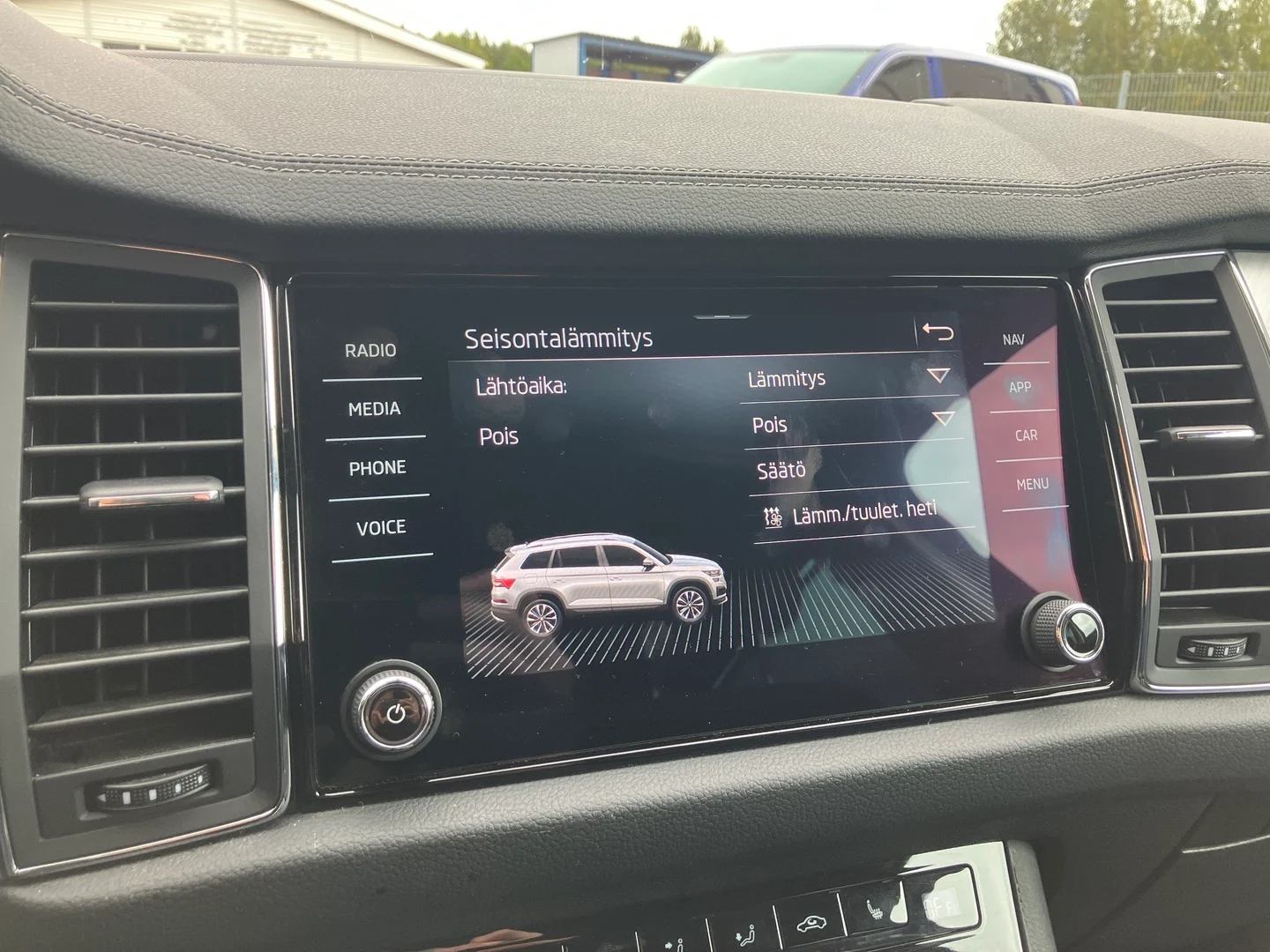 Car Image - FZcZmBvXsrdqV9vLdm3NM