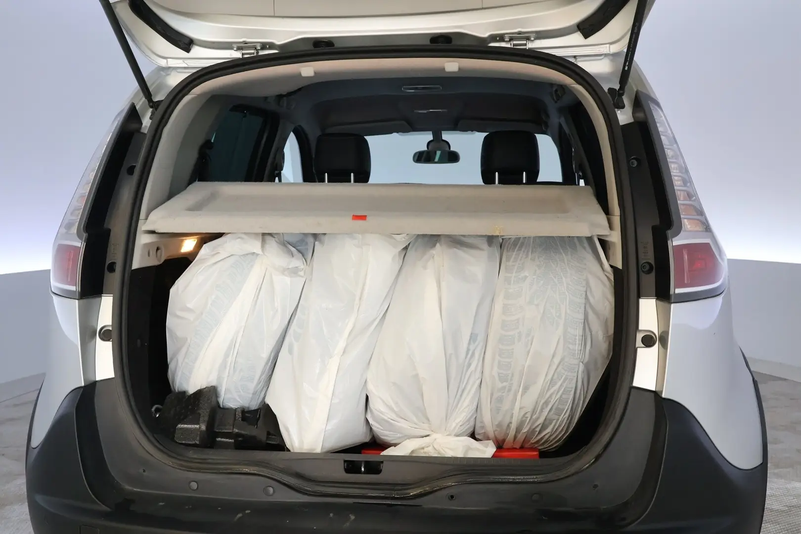 Car Image - 7yR3ReNBRSKRYT7S1dUZiv