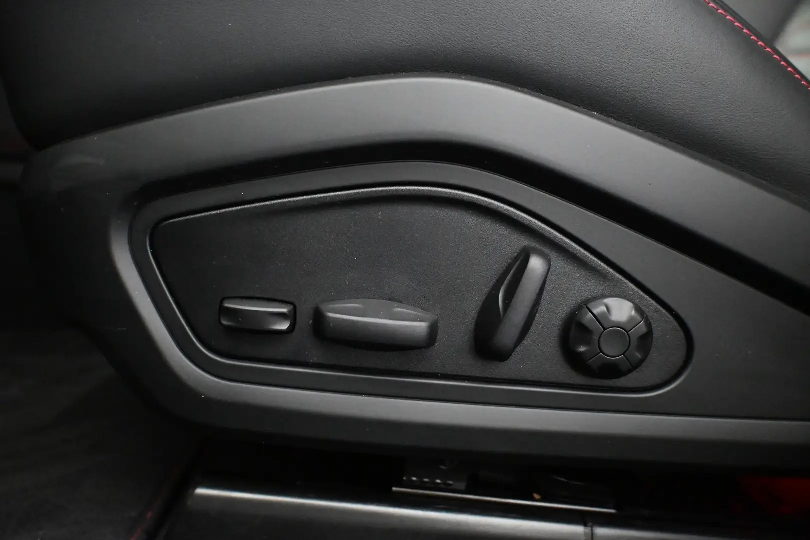 Car Image - 3lFU9XgN3VsanjiuCGeTjp