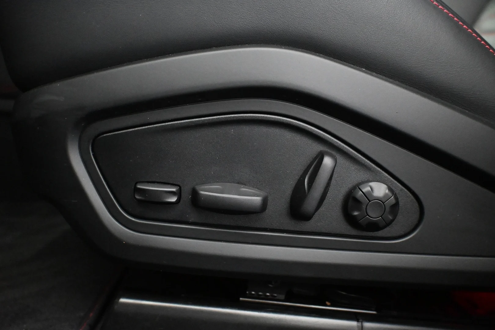 Car Image - 3lFU9XgN3VsanjiuCGeTjp