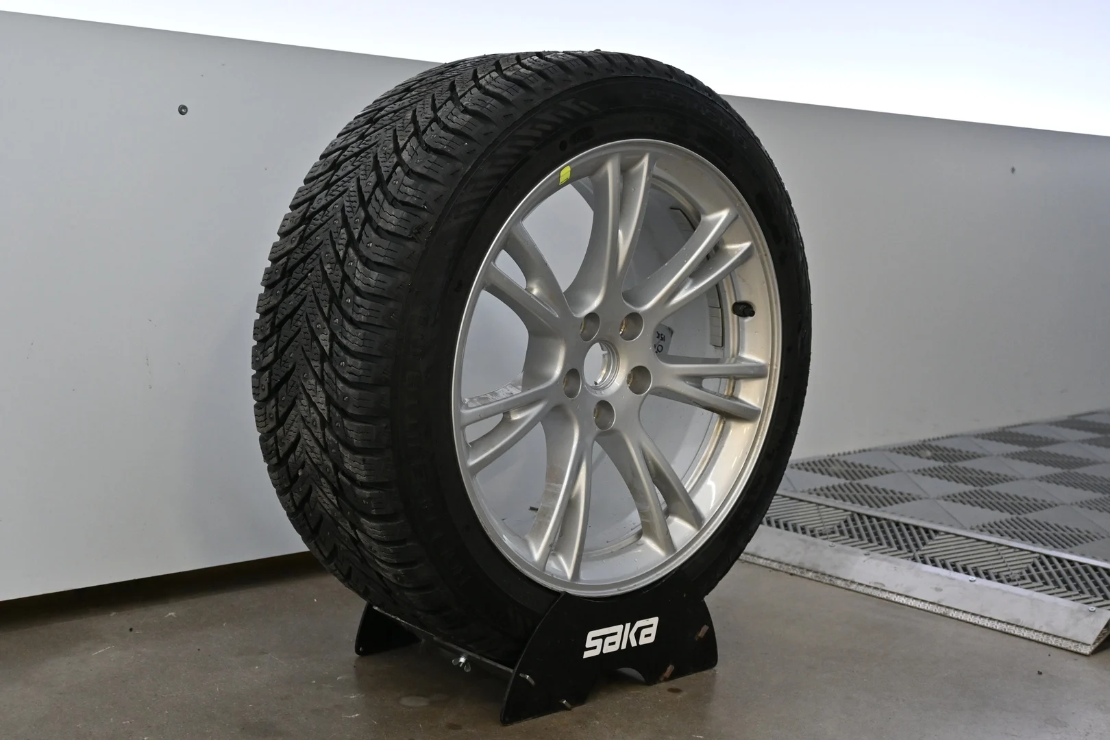 Car Image - 1wh04Y5KSHhUQ9E29tqAor