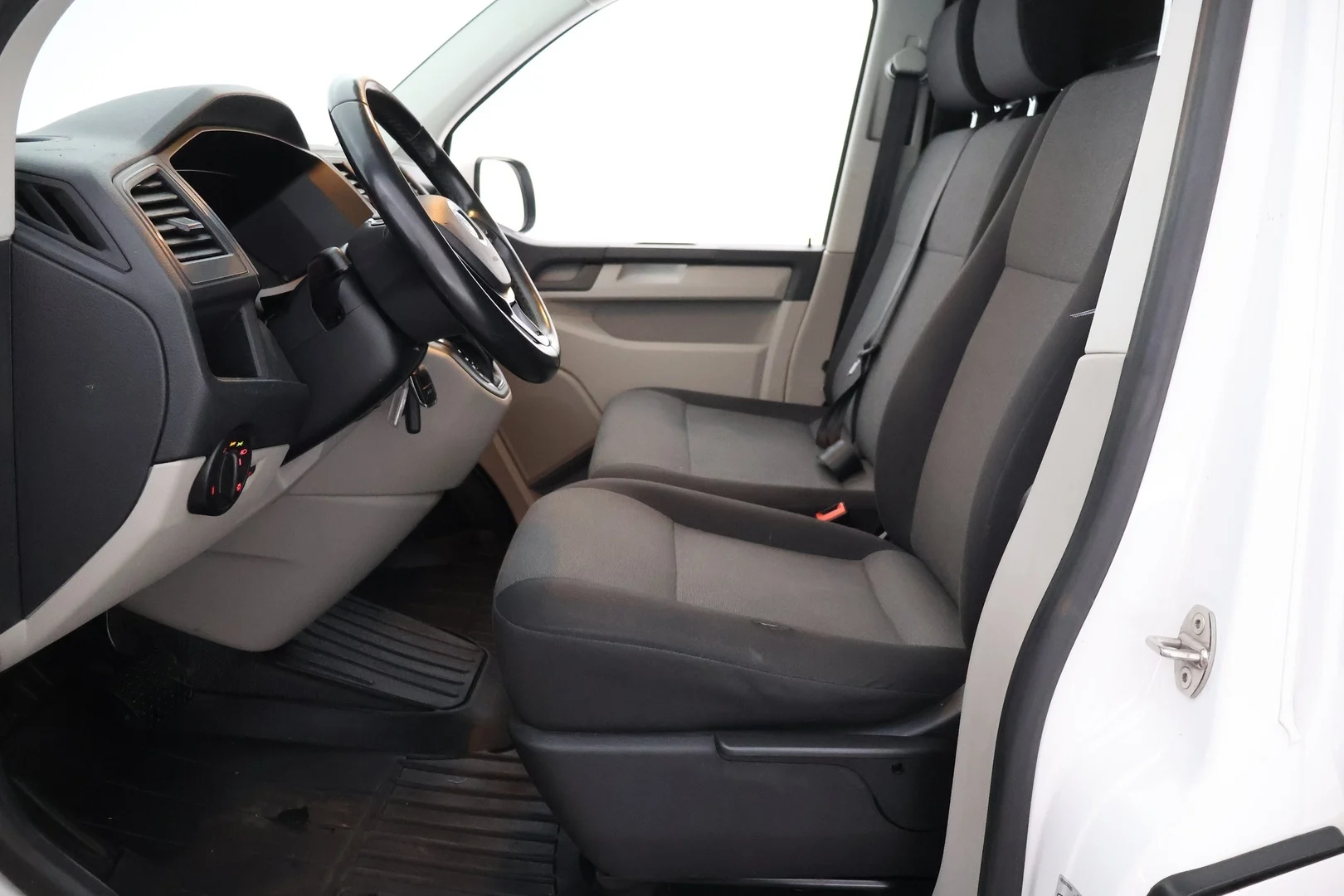 Car Image - QcSGfKC1bITArnyWr2cK9