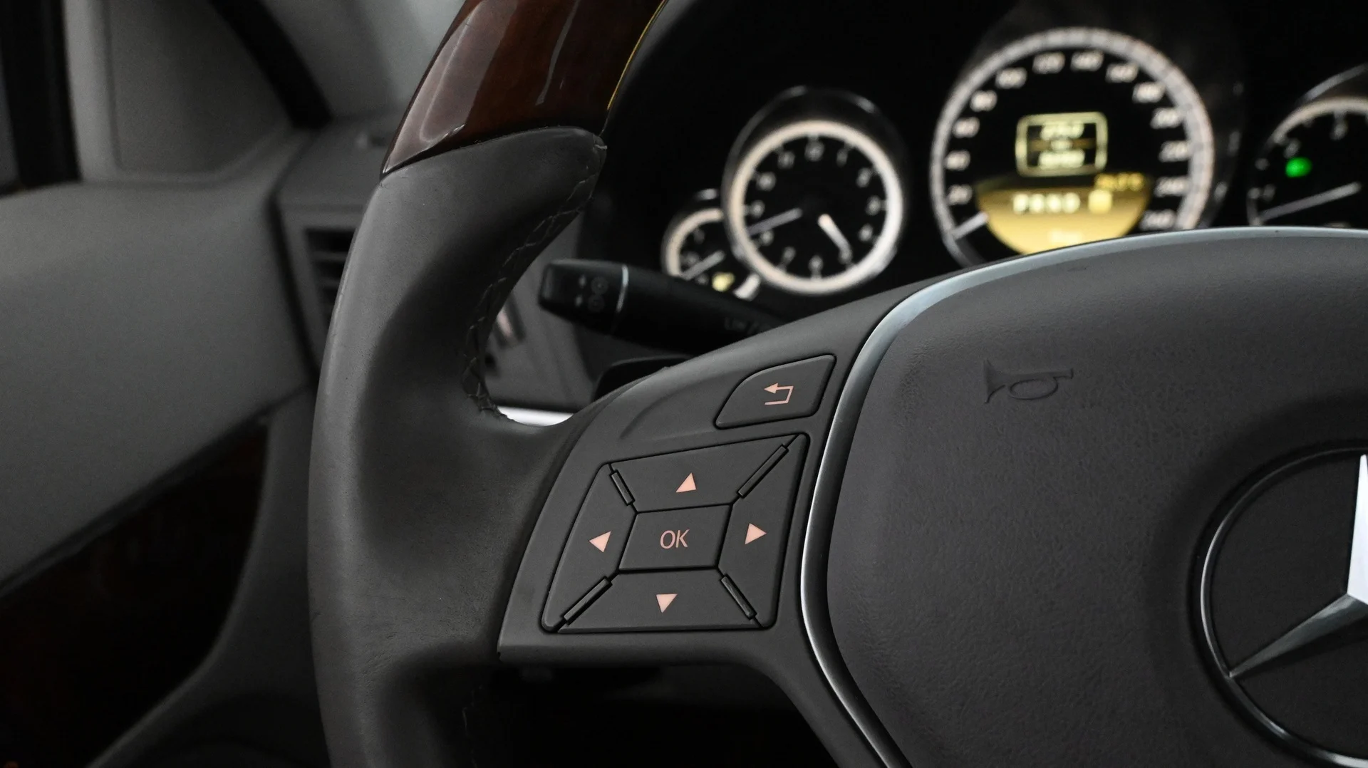 Car Image - 6n24ARwIwGpQdhC4gQ2LFK