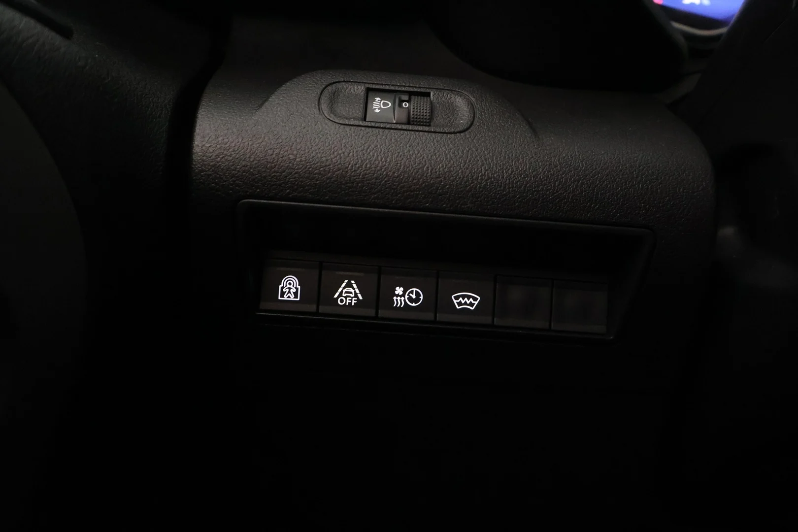 Car Image - 6ZKK2Cj3Wf7jb6D9f2Of75