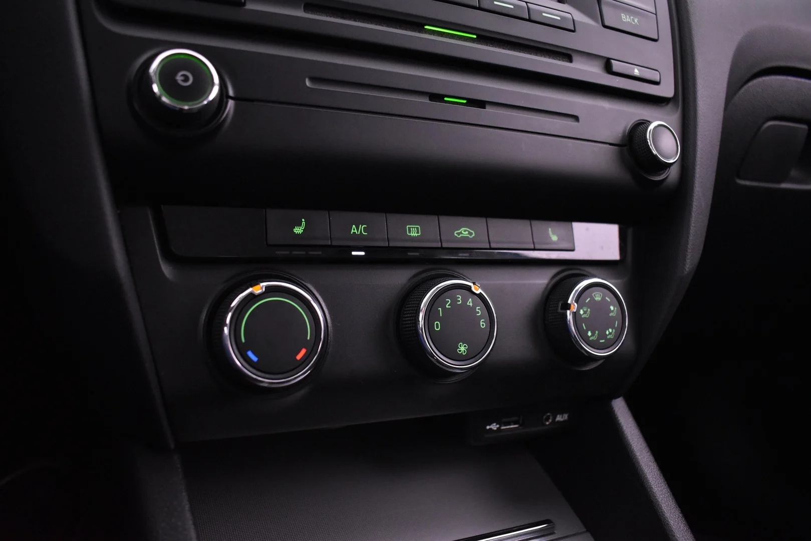 Car Image - 66ks7aZAn800hdbJ8Opy0J