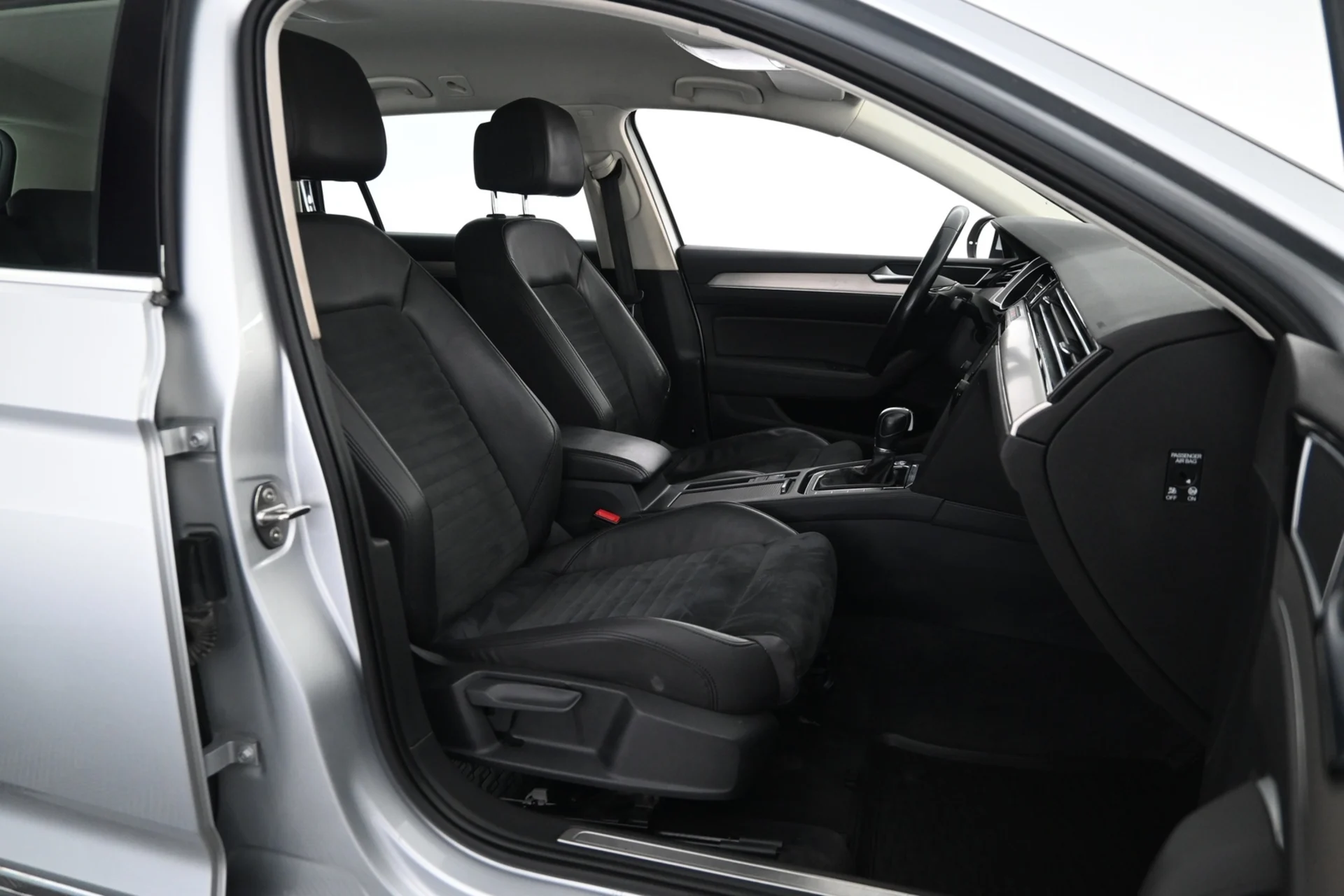 Car Image - 79y9ujzms06E6jqRuoKgwj