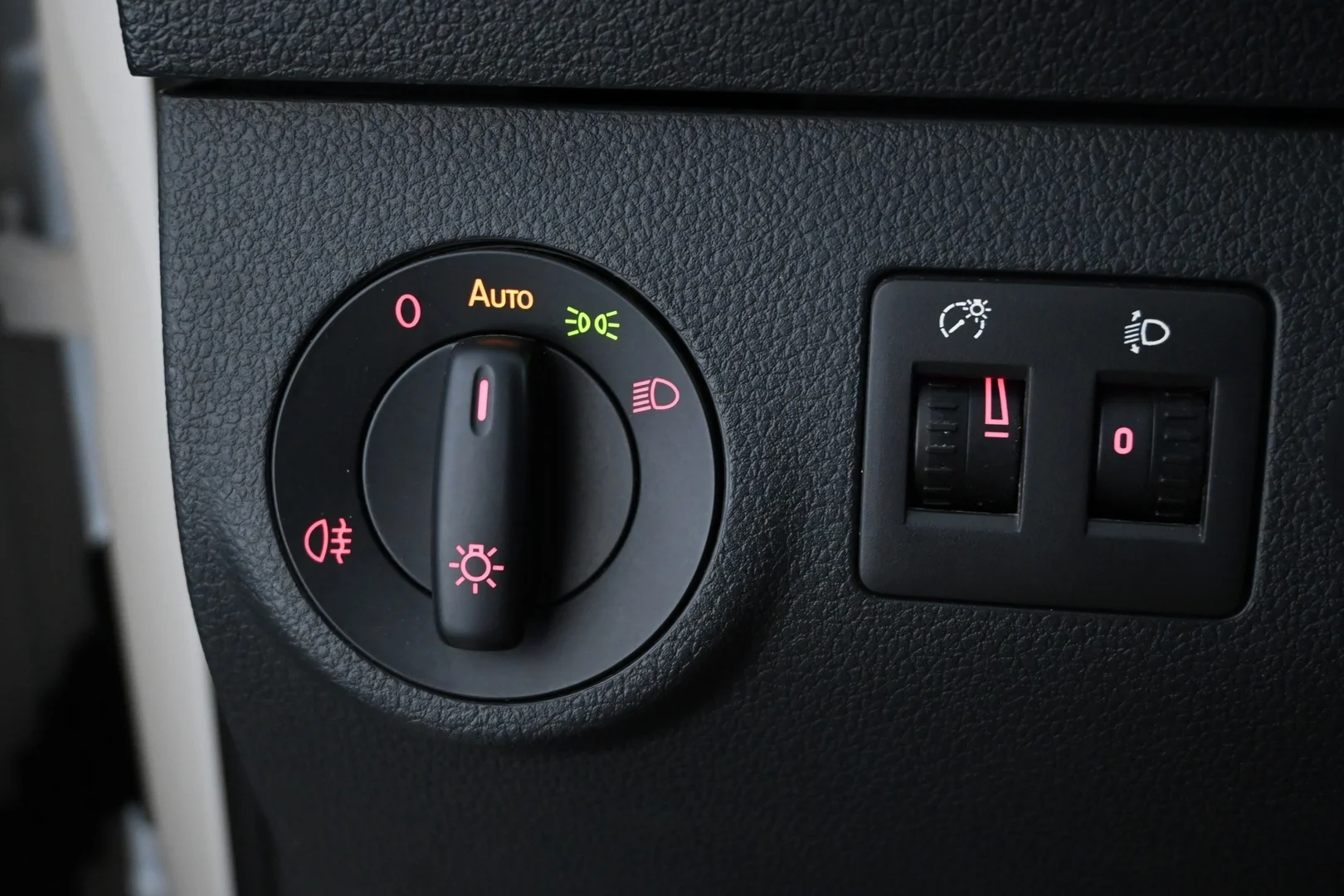 Car Image - 3MkGaNs7pftX6sGFeg1Ehl