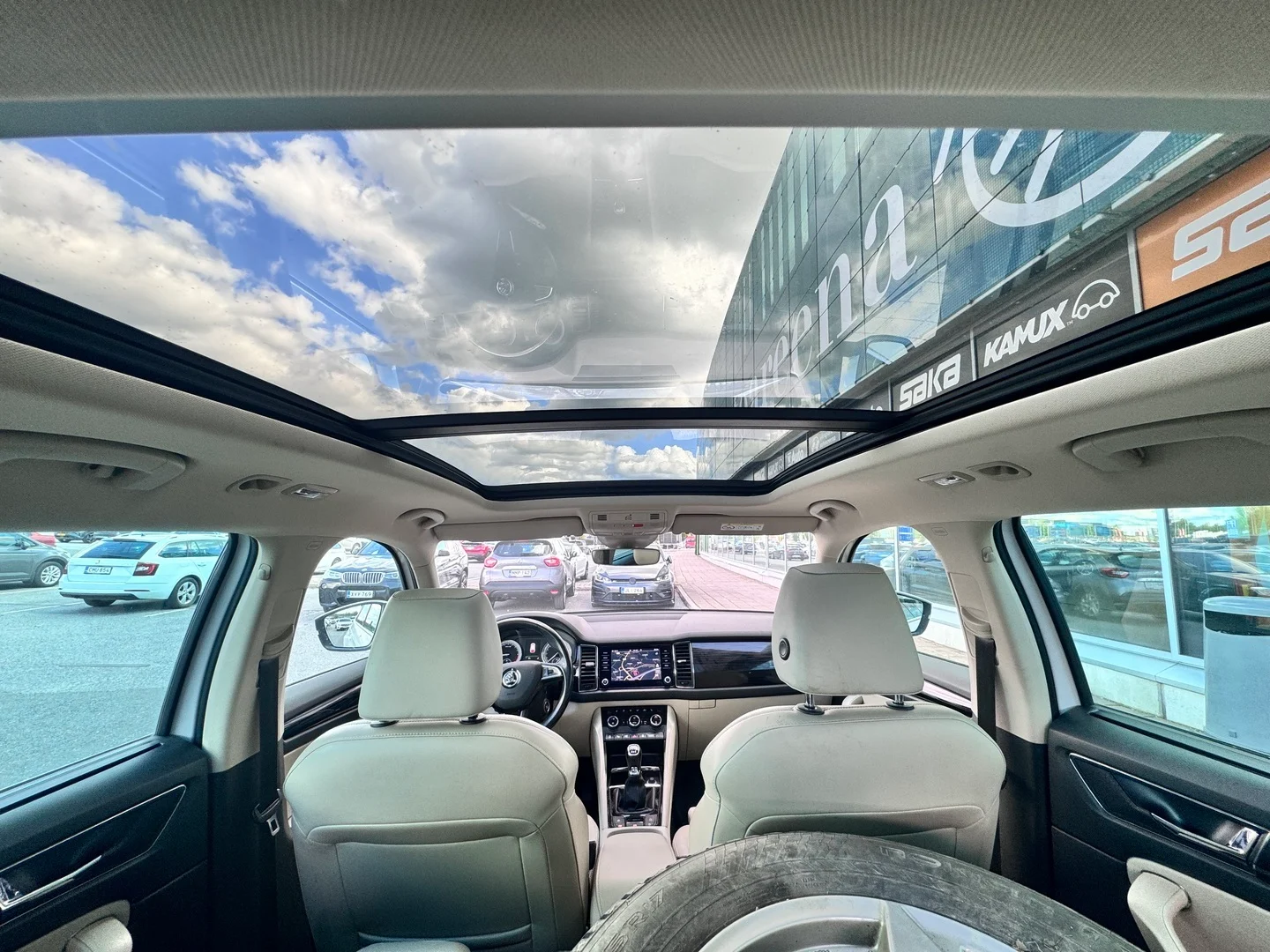 Car Image - 2lx2U9gZPkzSpSVUhiGk57