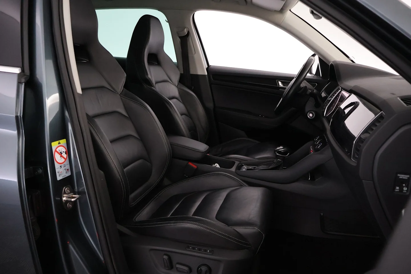 Car Image - 5W27lvXRXjQACUJ2dayCZp